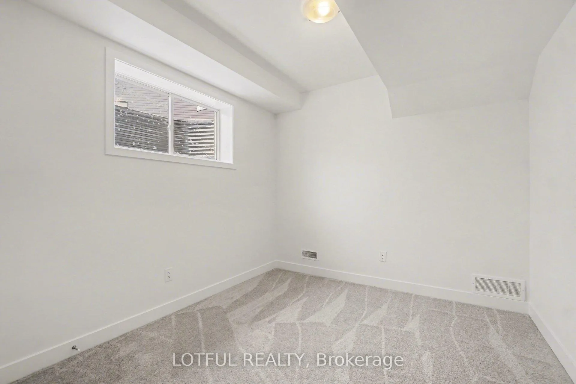 Photo 17 of Unit B, 540 Tahoe Heights, Ottawa, Leitrim — HOMEH