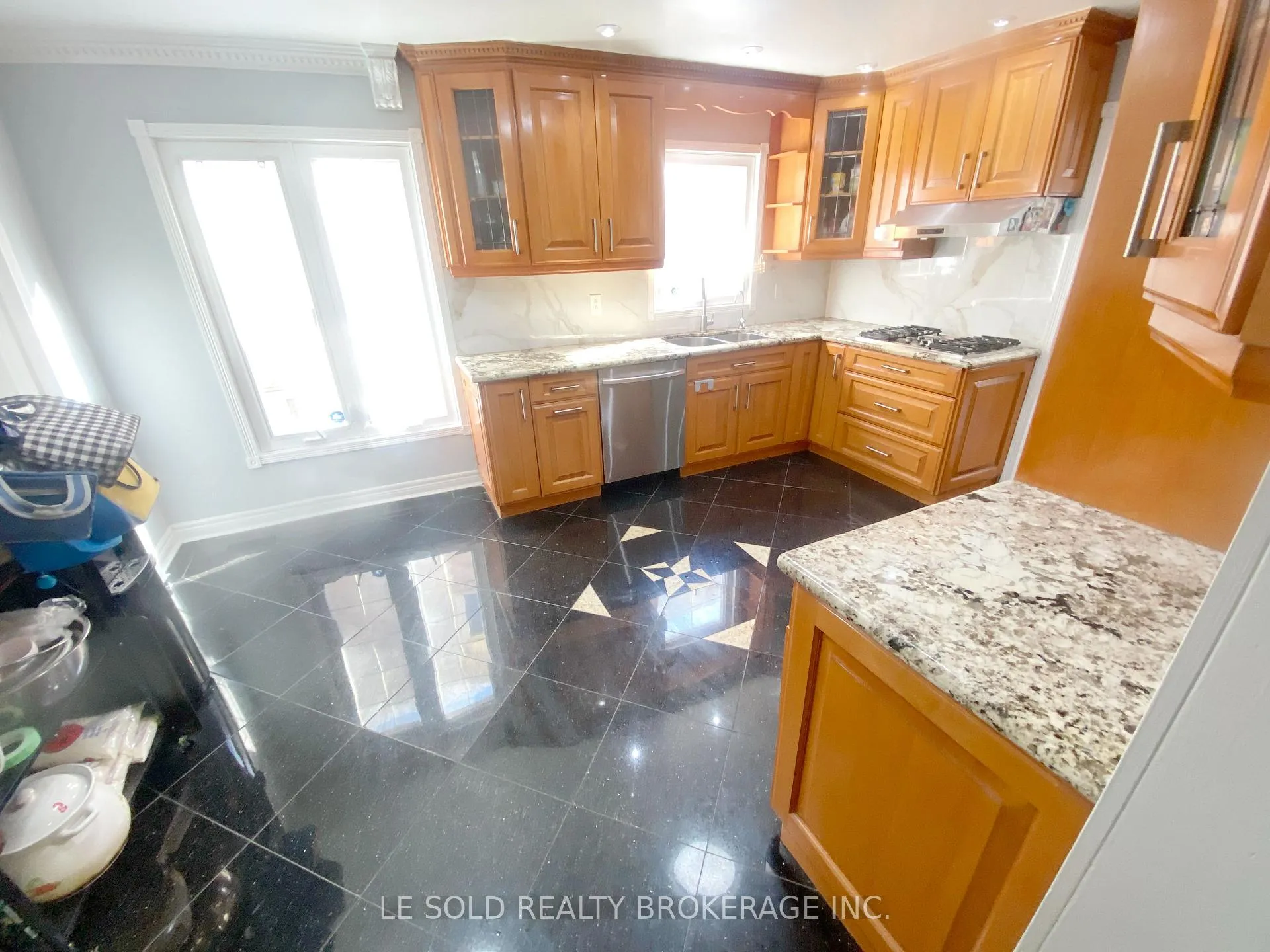 Photo 6 of Unit Upper, 110 Cimmaron Street, Markham, Middlefield — HOMEH