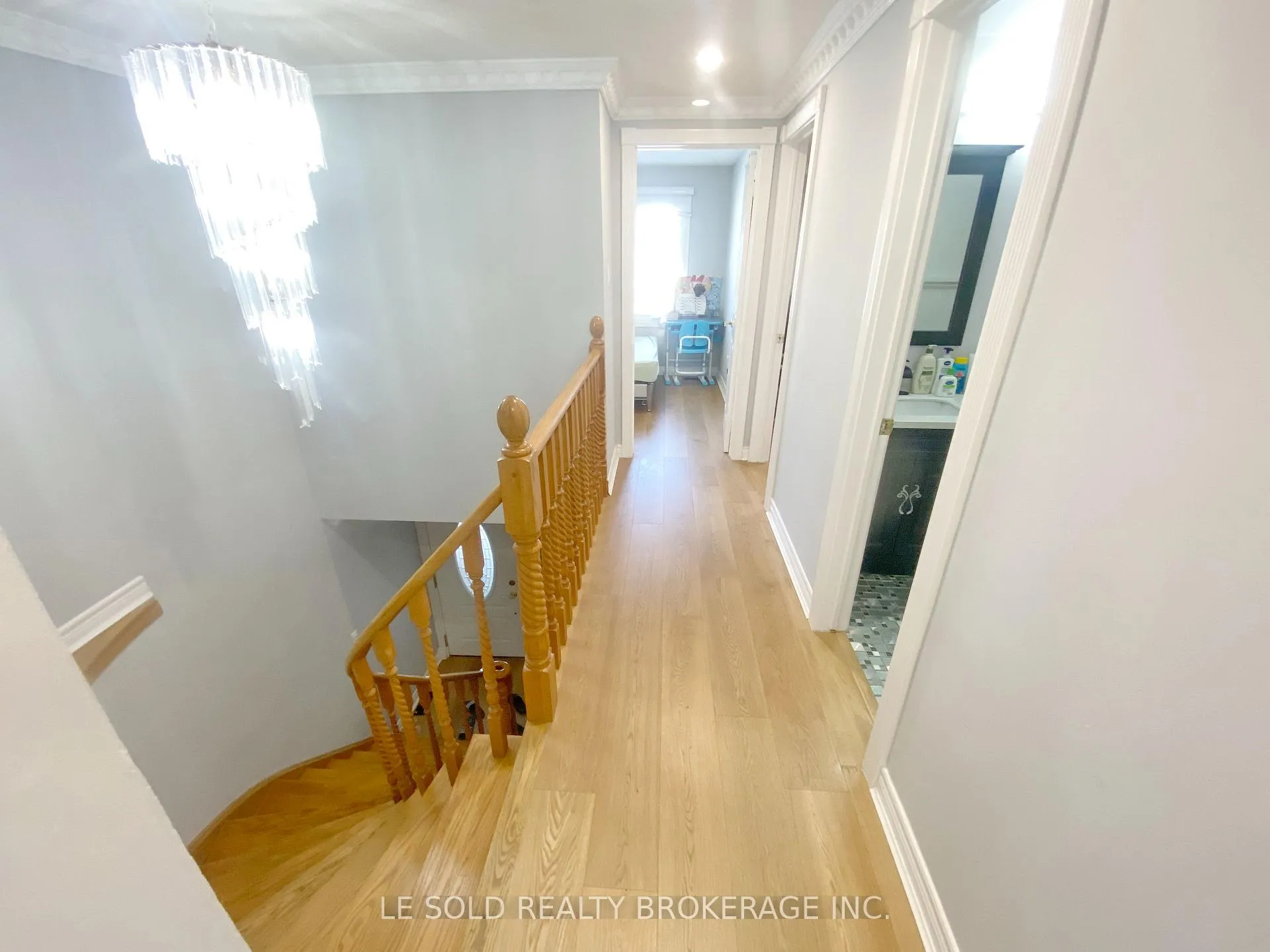 Photo 10 of Unit Upper, 110 Cimmaron Street, Markham, Middlefield — HOMEH