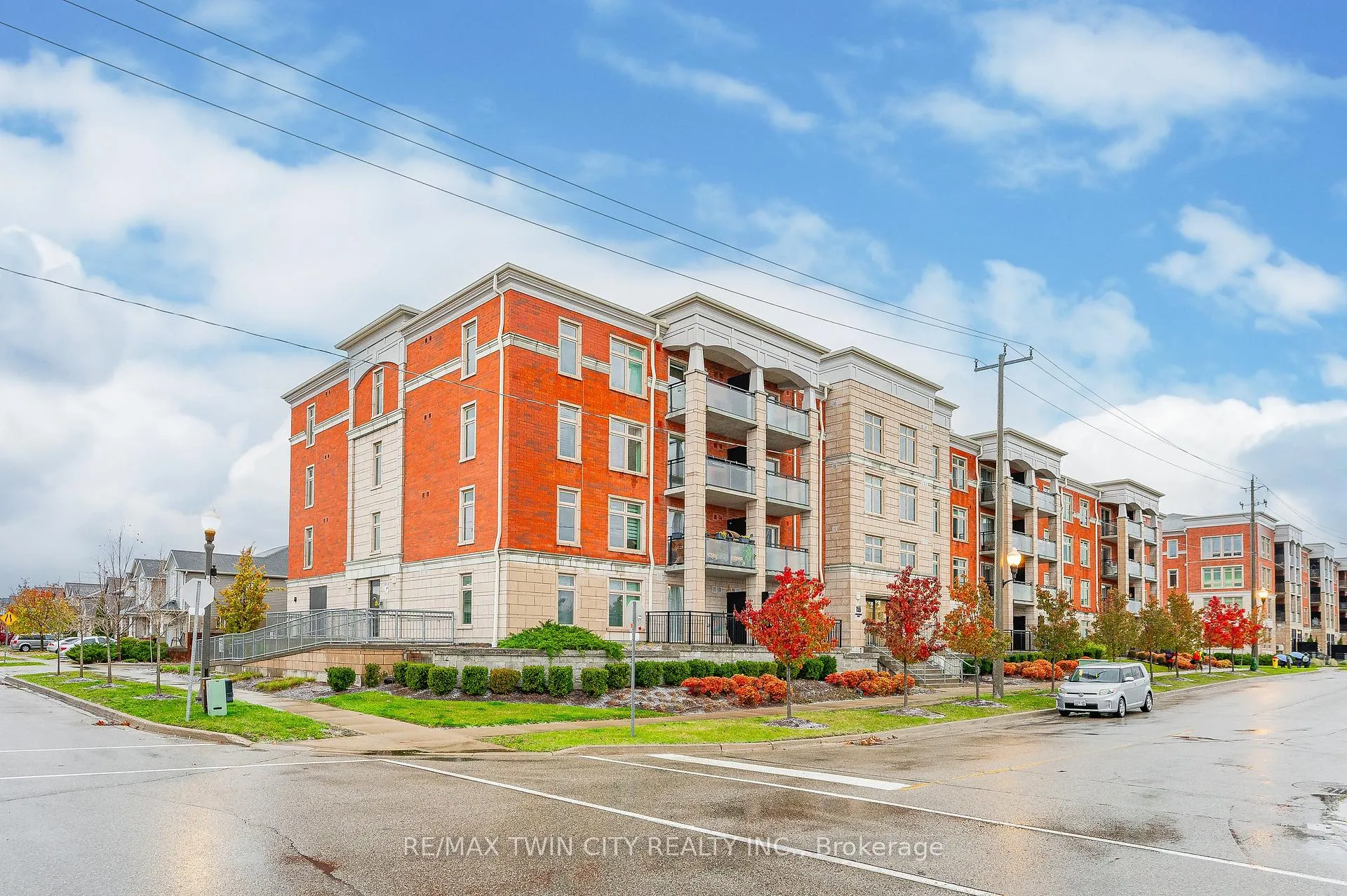 Photo 3 of Unit 410, 155 Commonwealth Street, Kitchener, Larentian West — HOMEH