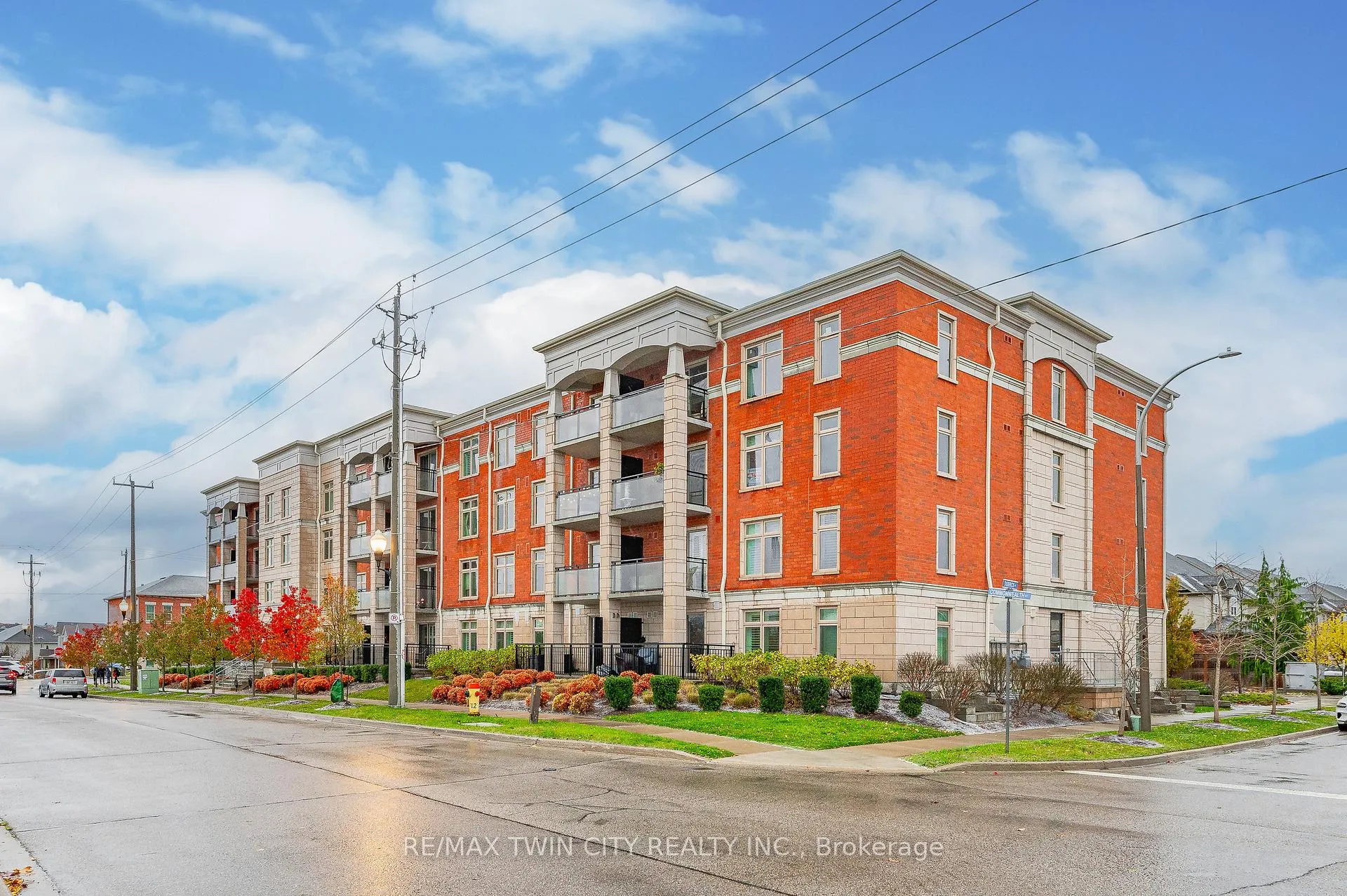 Photo 4 of Unit 410, 155 Commonwealth Street, Kitchener, Larentian West — HOMEH