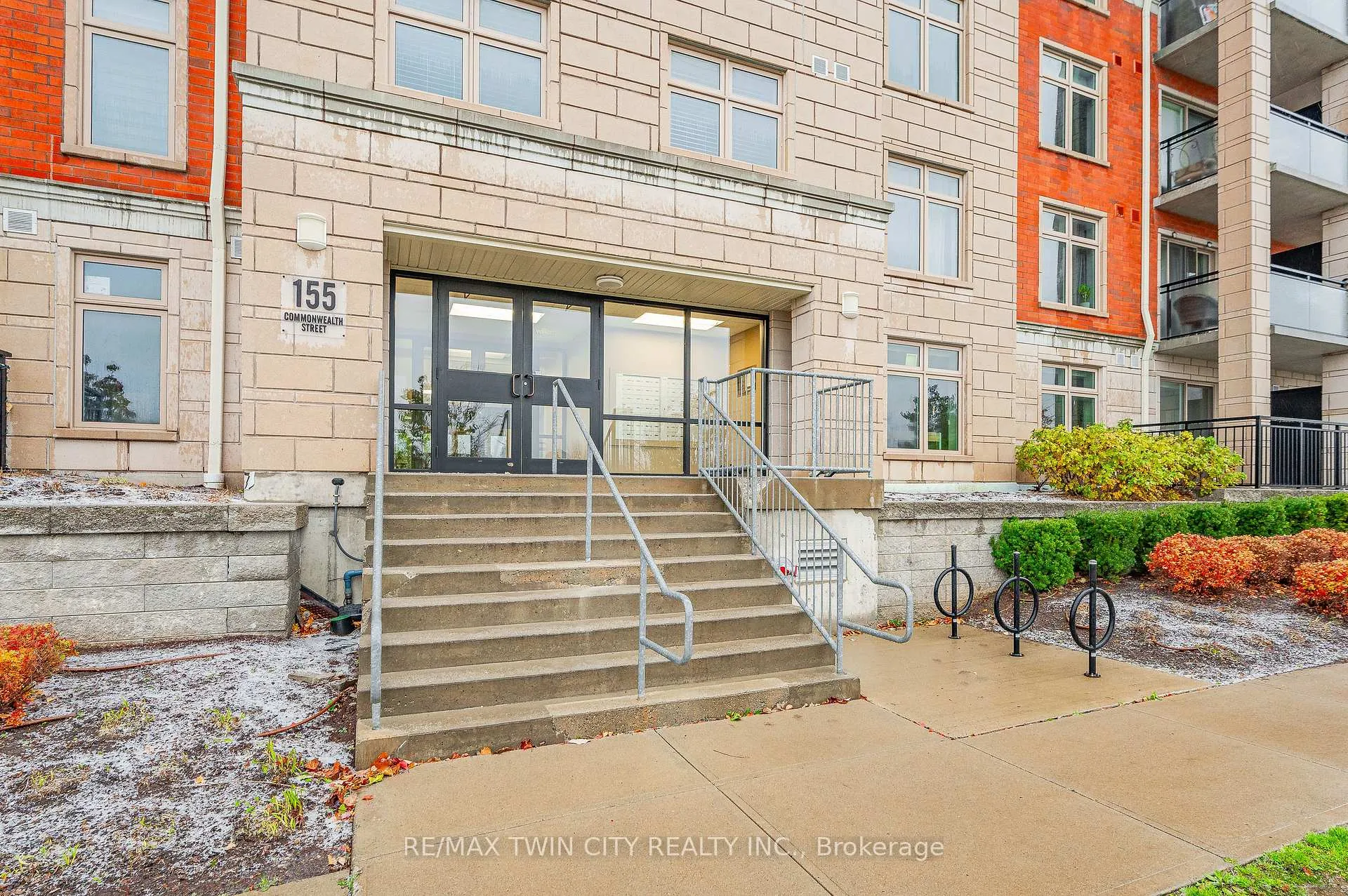 Photo 5 of Unit 410, 155 Commonwealth Street, Kitchener, Larentian West — HOMEH