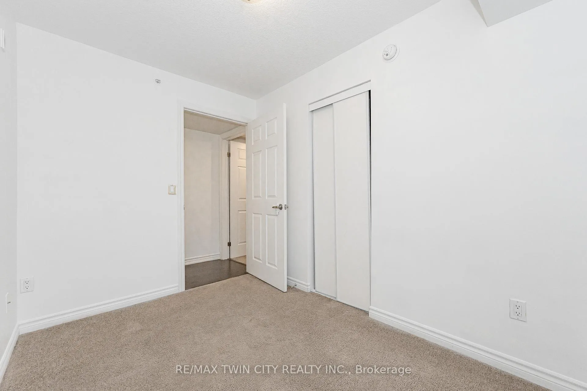 Photo 18 of Unit 410, 155 Commonwealth Street, Kitchener, Larentian West — HOMEH