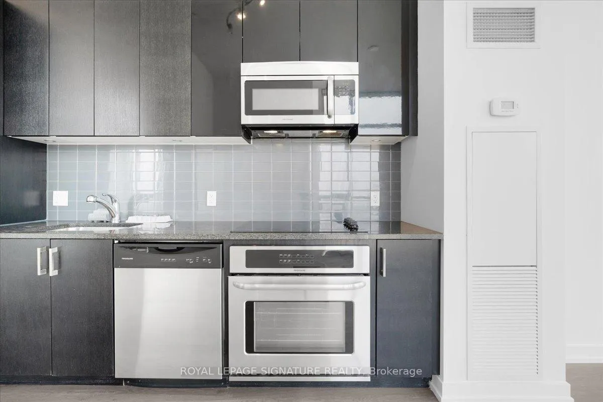 Photo 5 of Unit 3314, 98 Lillian Street, Toronto, Mount Pleasant West — HOMEH