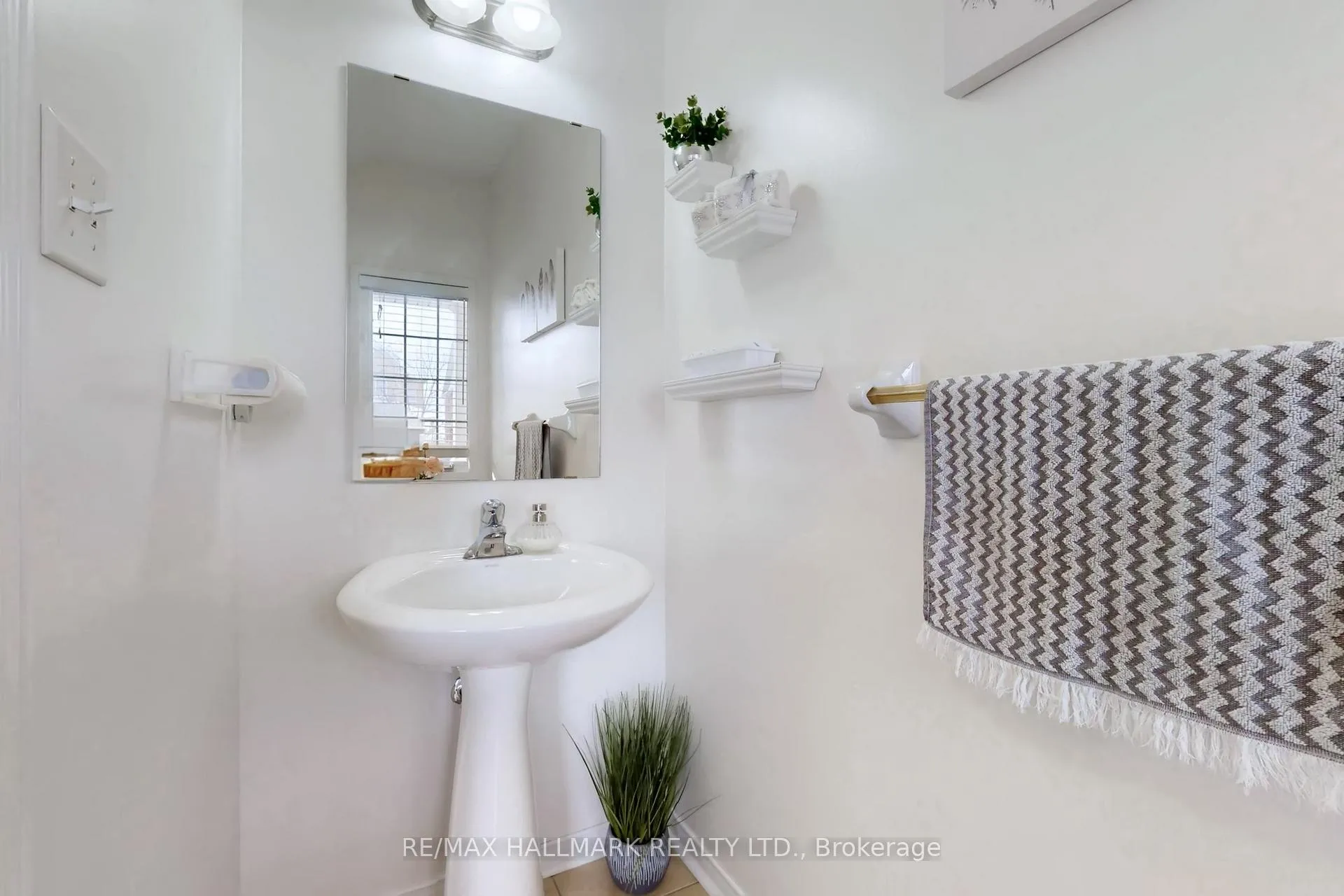 Photo 19 of 1348 Wallig Avenue, Oshawa, Taunton — HOMEH