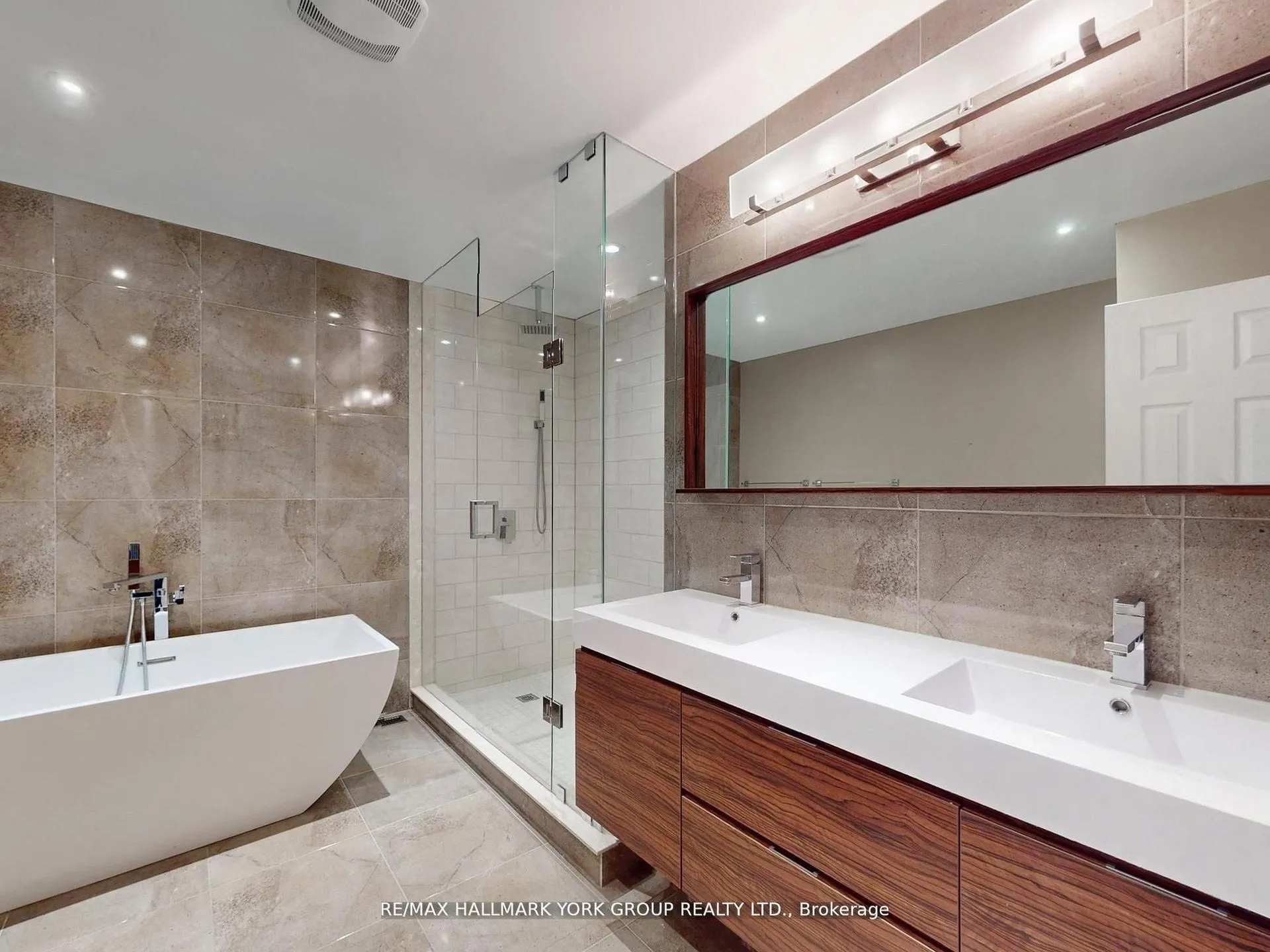 Photo 26 of 139 John West Way, Aurora, Bayview Wellington — HOMEH