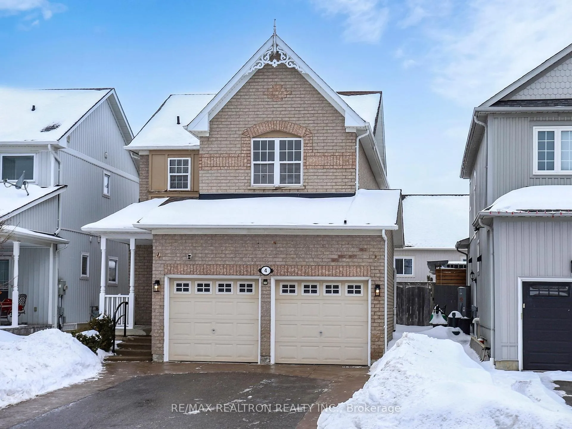 Photo 1 of 4 Wessex Drive, Whitby, Brooklin — HOMEH