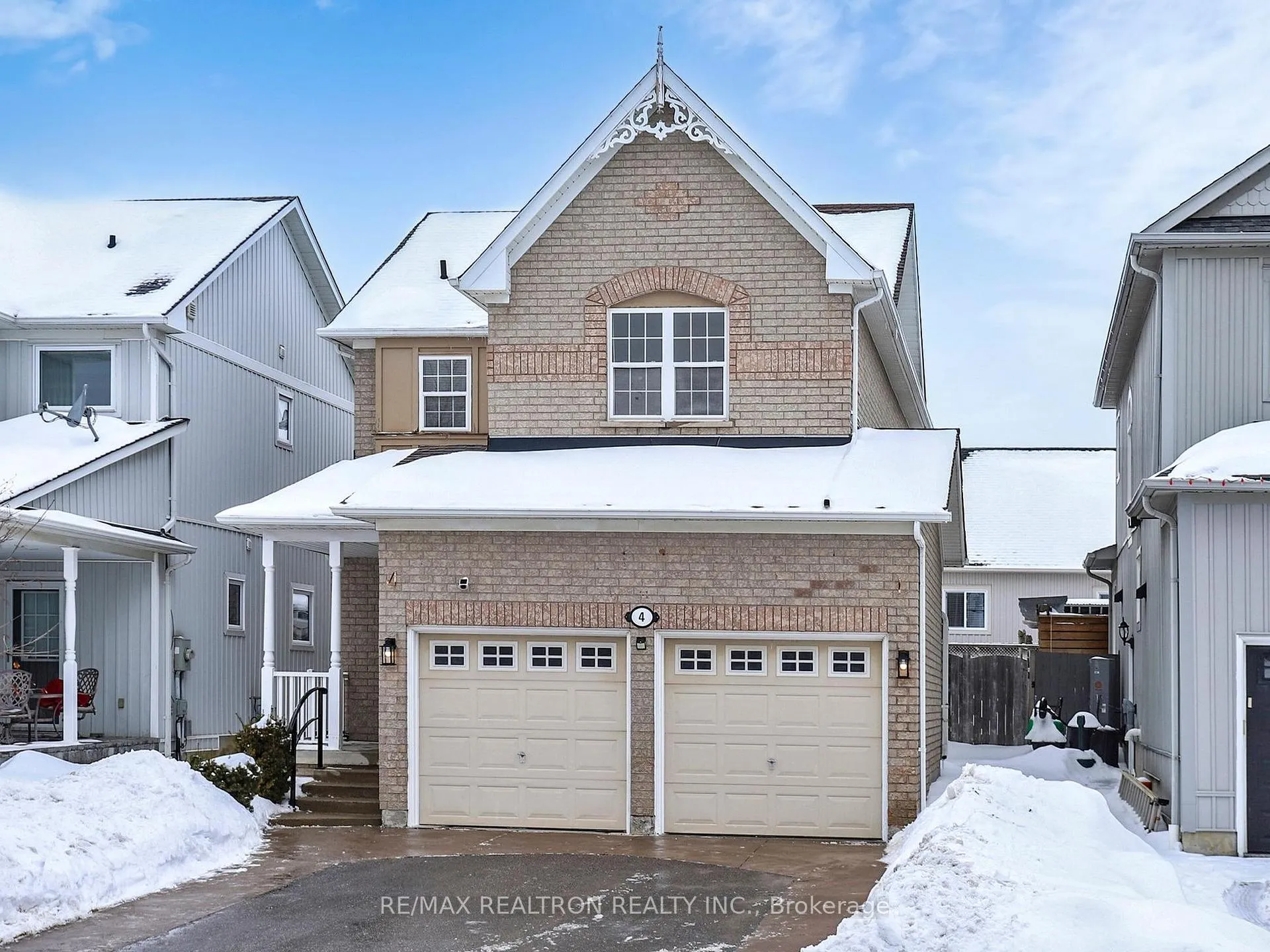 Photo 4 of 4 Wessex Drive, Whitby, Brooklin — HOMEH
