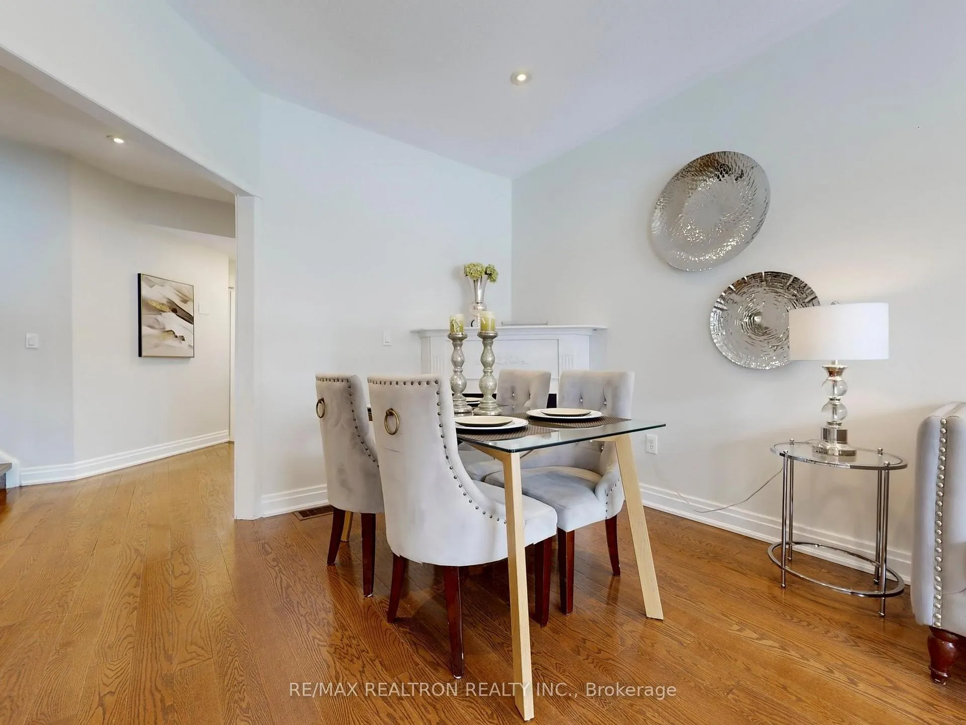 Photo 11 of 4 Wessex Drive, Whitby, Brooklin — HOMEH