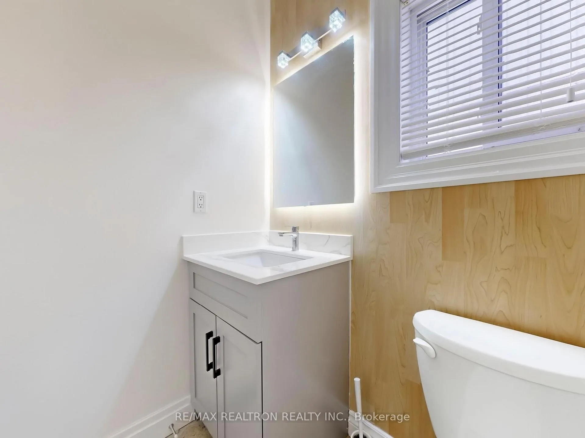 Photo 18 of 4 Wessex Drive, Whitby, Brooklin — HOMEH