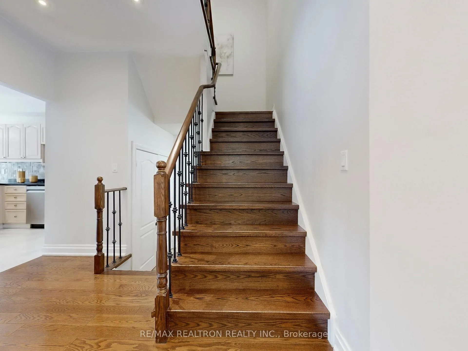 Photo 21 of 4 Wessex Drive, Whitby, Brooklin — HOMEH
