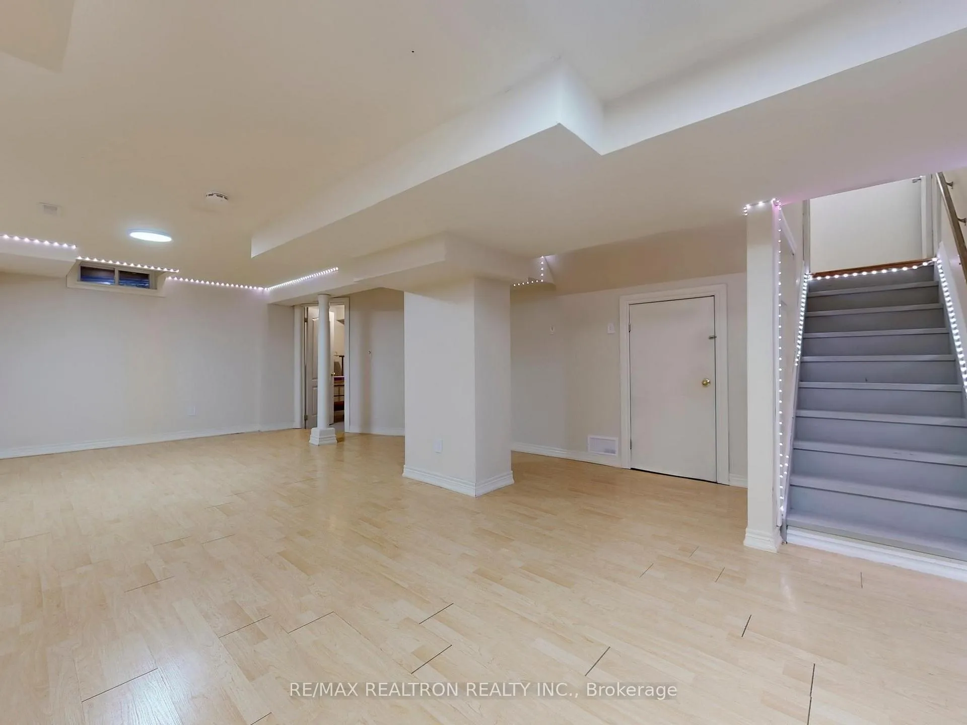 Photo 32 of 4 Wessex Drive, Whitby, Brooklin — HOMEH