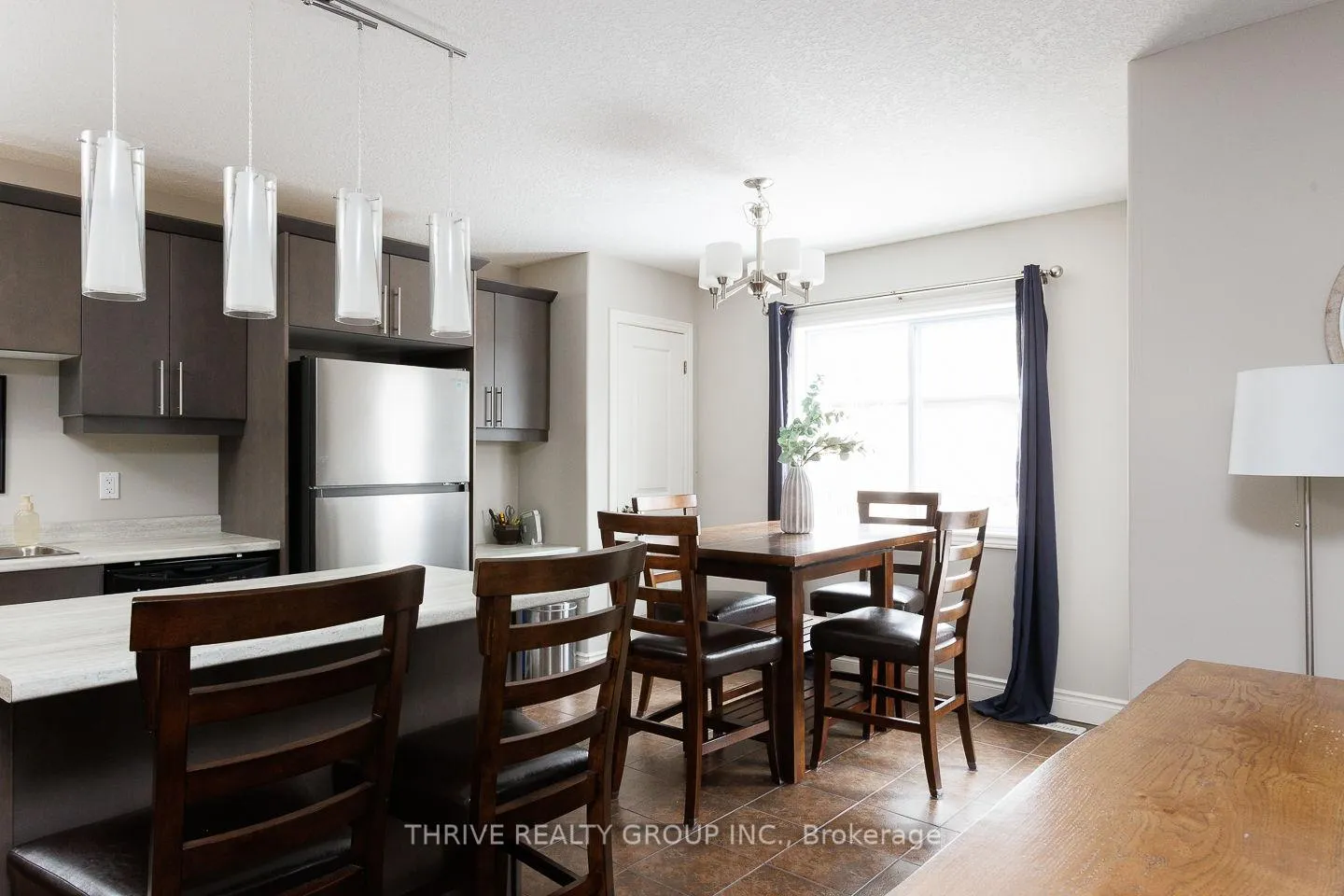 Photo 3 of 33 Abbott Street, Strathroy-Caradoc, SE — HOMEH