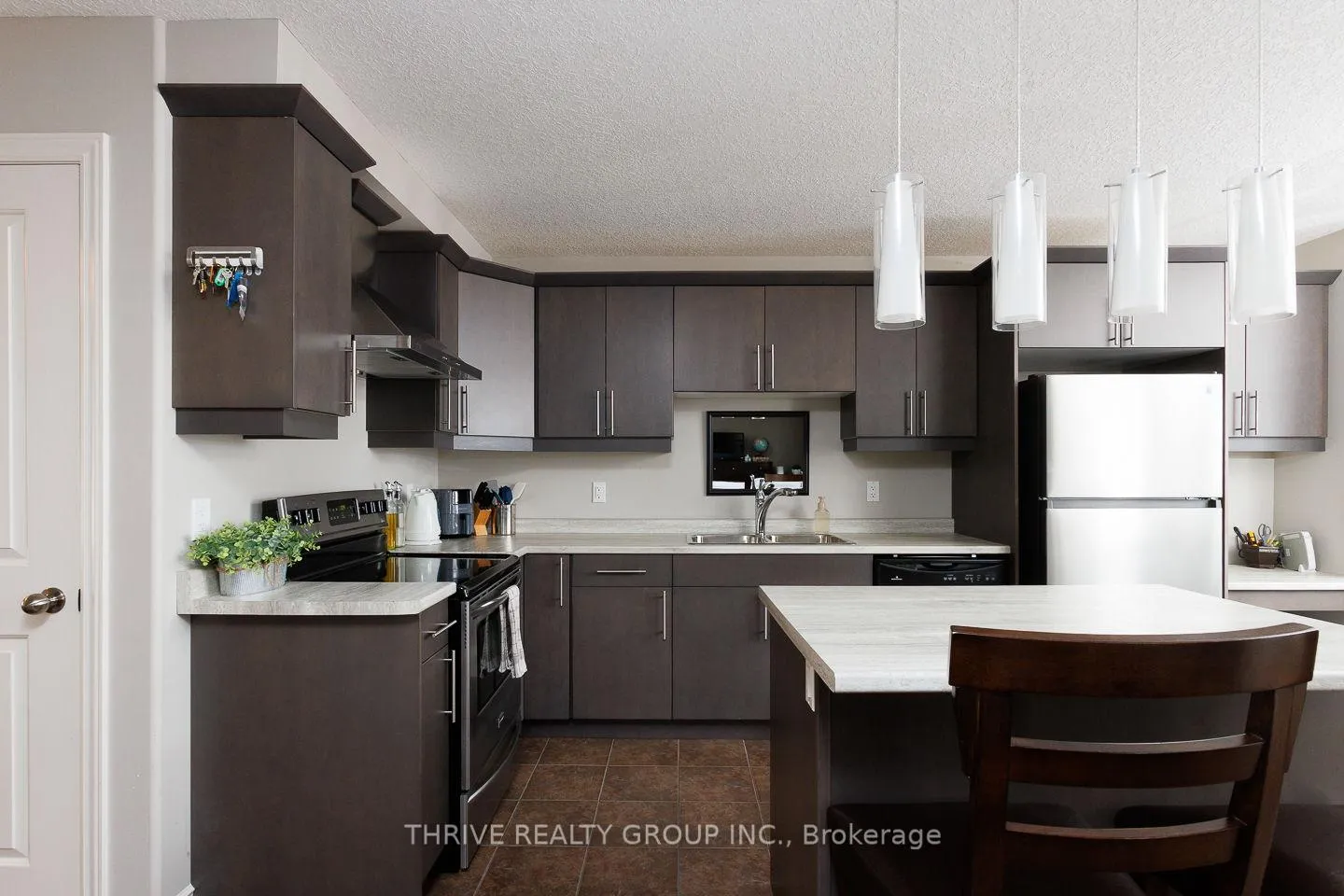 Photo 9 of 33 Abbott Street, Strathroy-Caradoc, SE — HOMEH