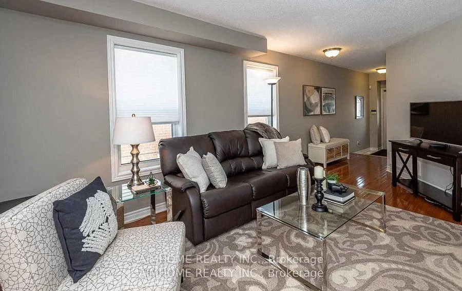 Photo 2 of 9 Mugford Road, Aurora, Bayview Wellington — HOMEH