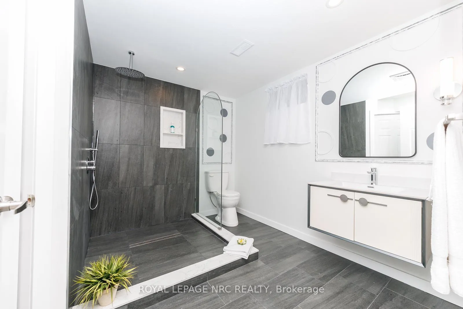 Photo 15 of 4A Wood Street, St. Catharines, Fairview — HOMEH