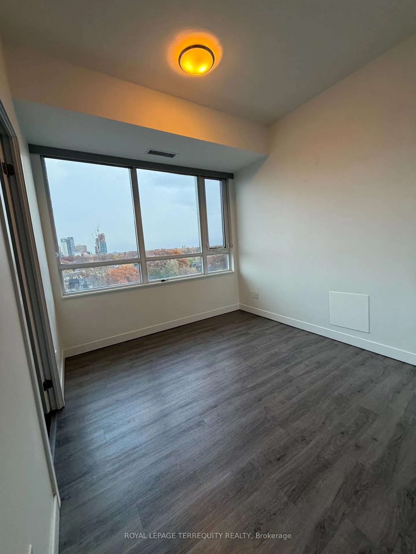 Photo 4 of Unit 910, 2055 Danforth Avenue, Toronto, Woodbine Corridor — HOMEH