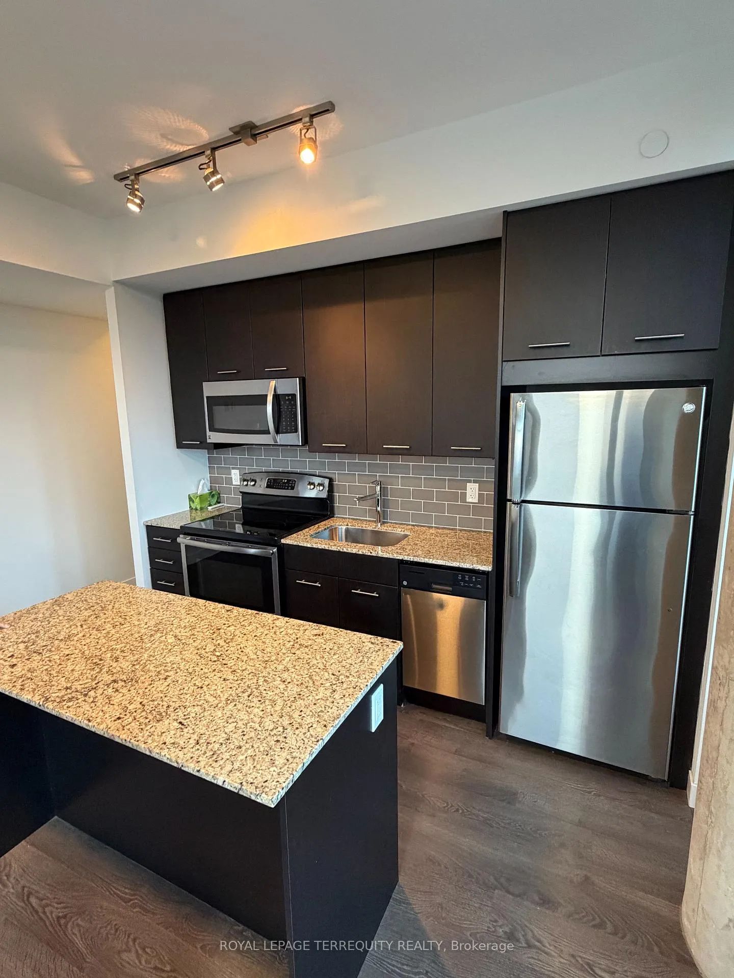 Photo 10 of Unit 910, 2055 Danforth Avenue, Toronto, Woodbine Corridor — HOMEH