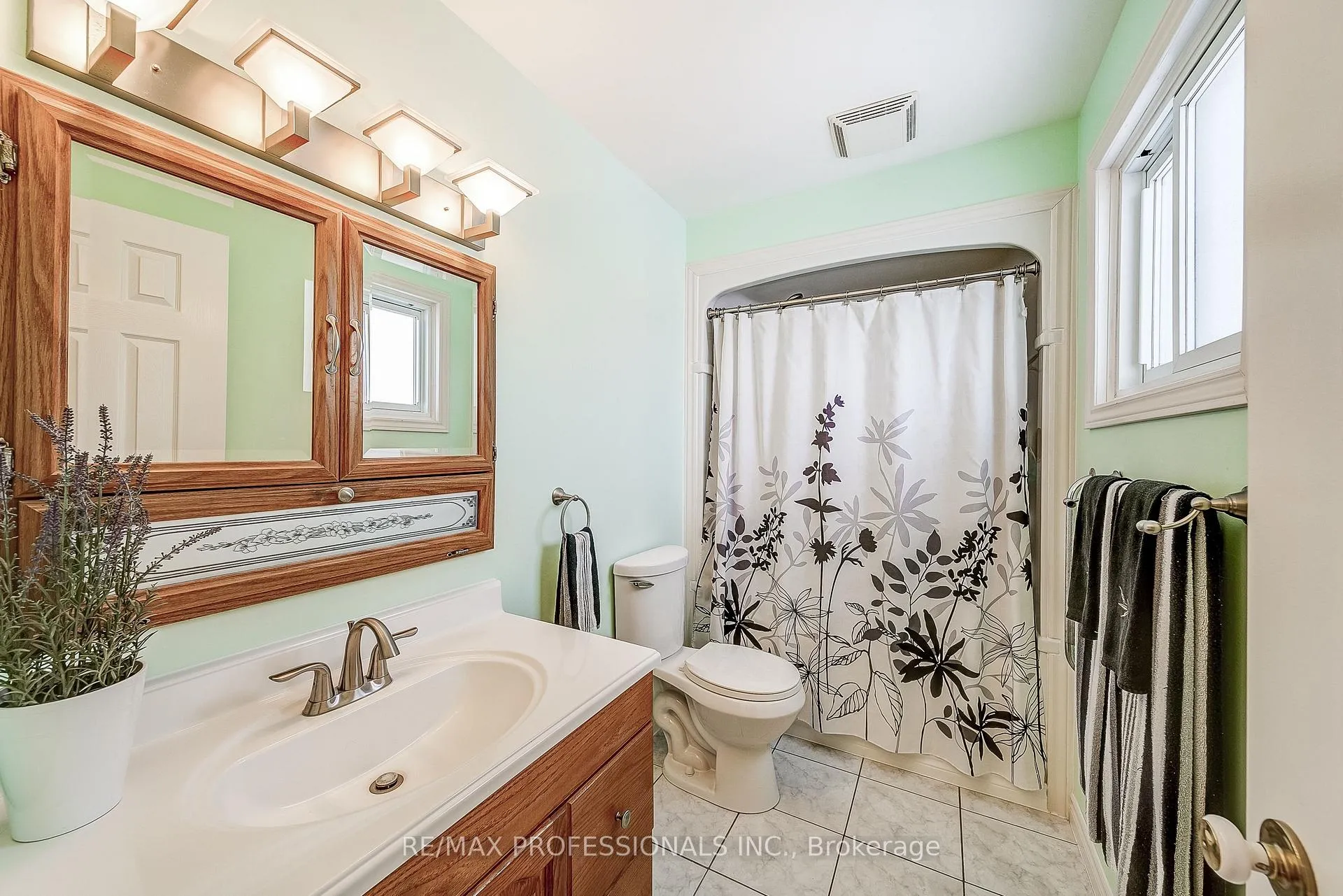 Photo 28 of 2 Agnes Street, Barrie, Wellington — HOMEH