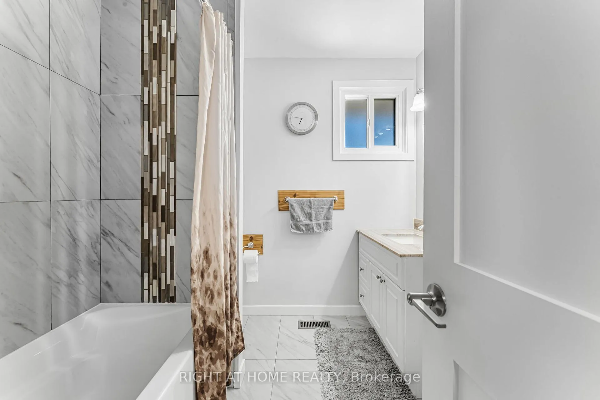 Photo 12 of 3 Baraniuk Street, St. Catharines, Lakeport — HOMEH
