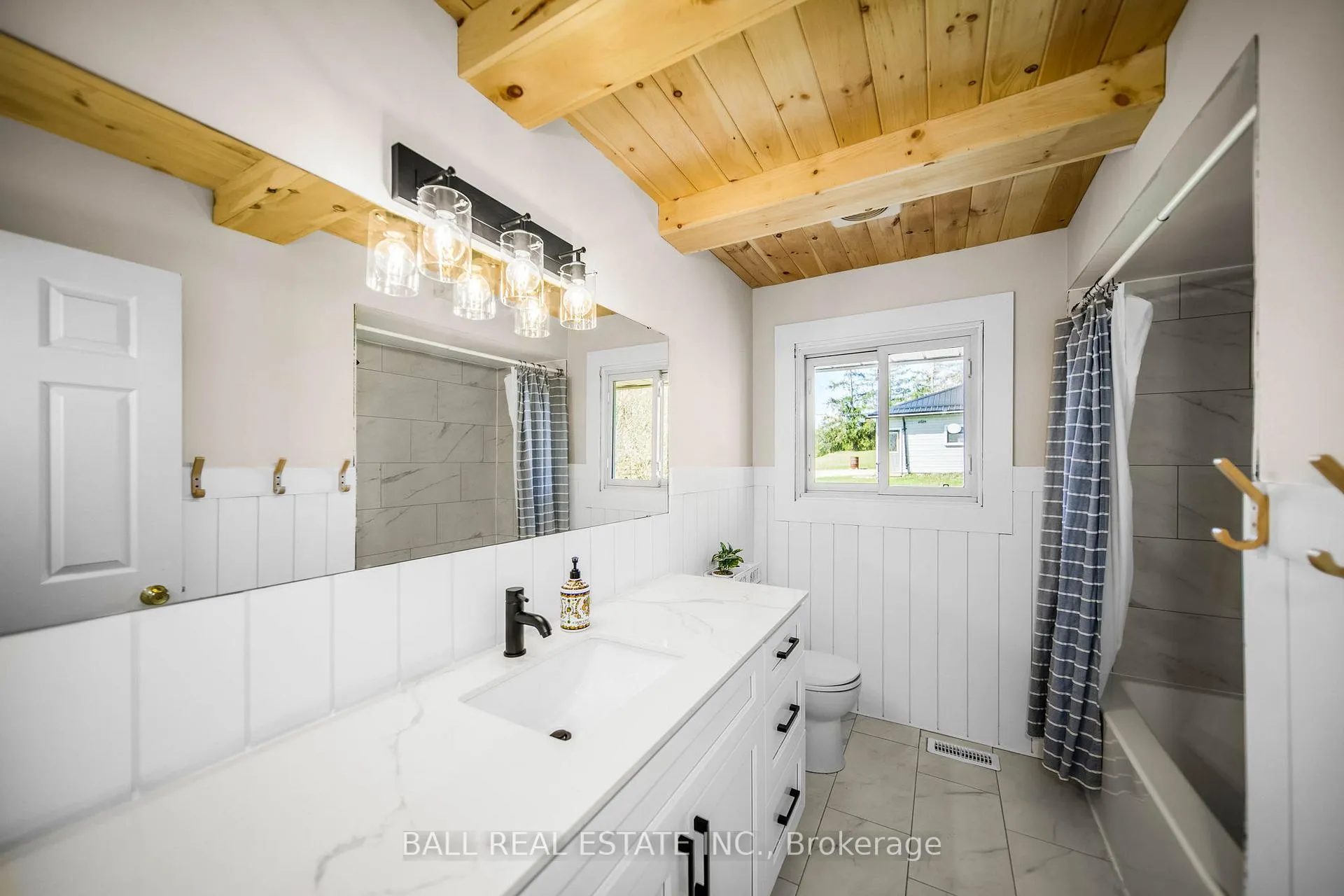 Photo 19 of 1749 Young's Point Road, Selwyn — HOMEH
