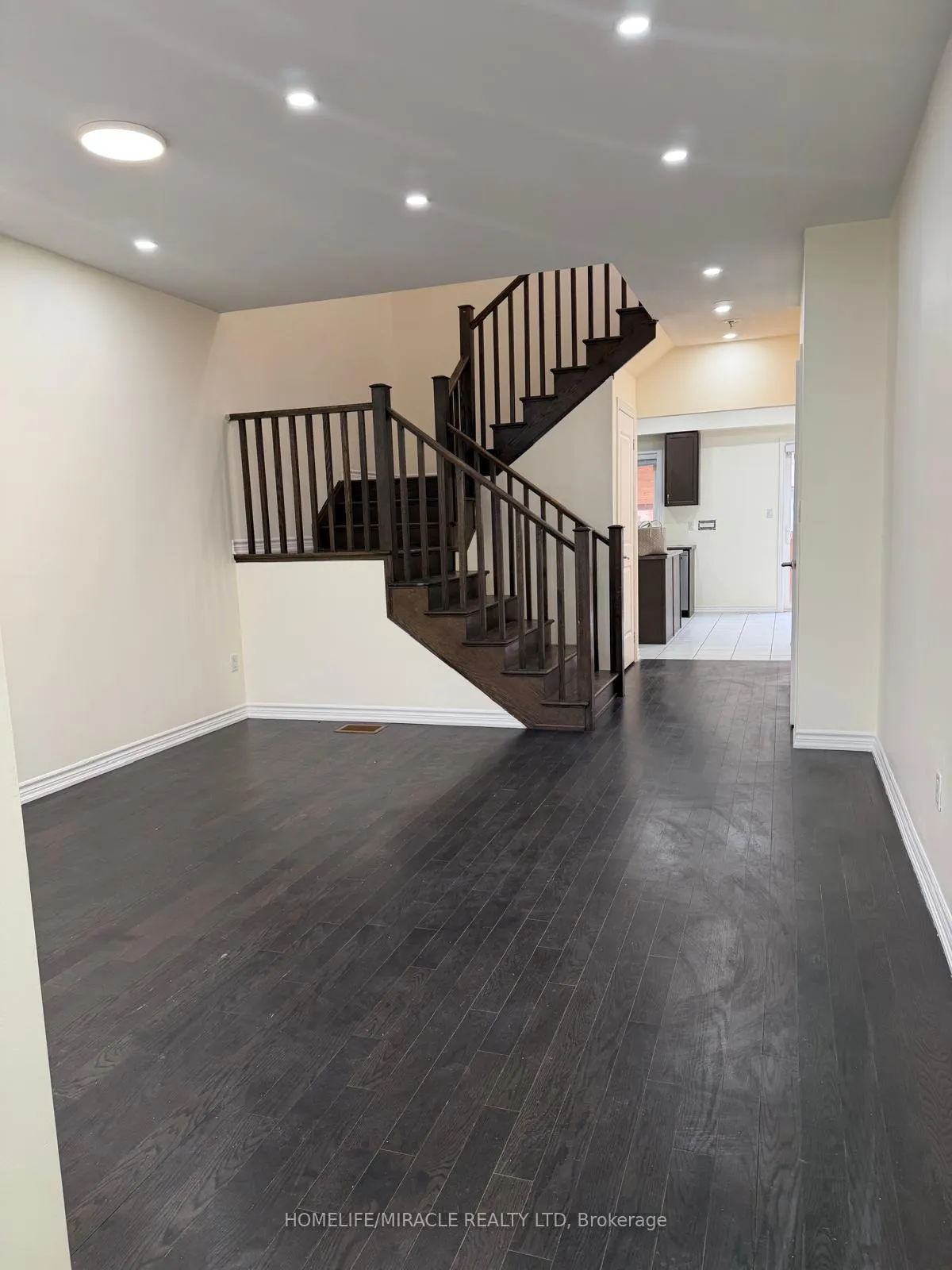 Photo 8 of 6 Maynada Road, Brampton, Northwest Brampton — HOMEH