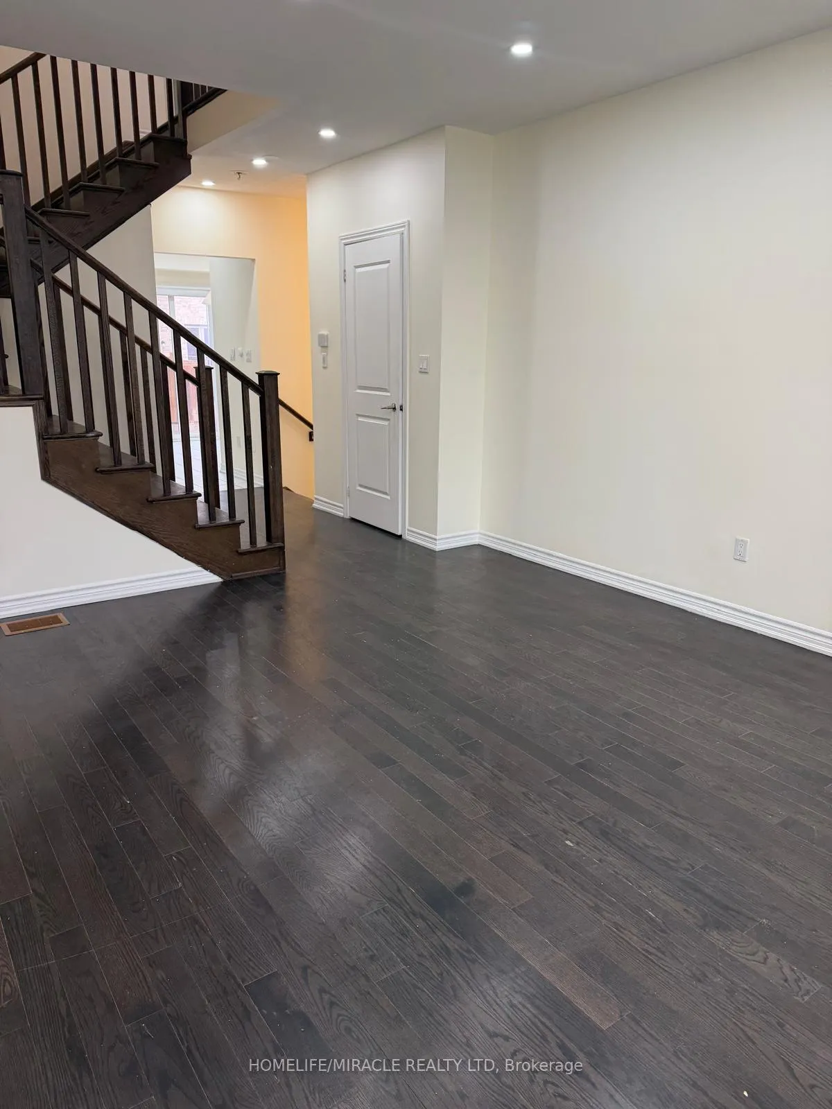 Photo 10 of 6 Maynada Road, Brampton, Northwest Brampton — HOMEH