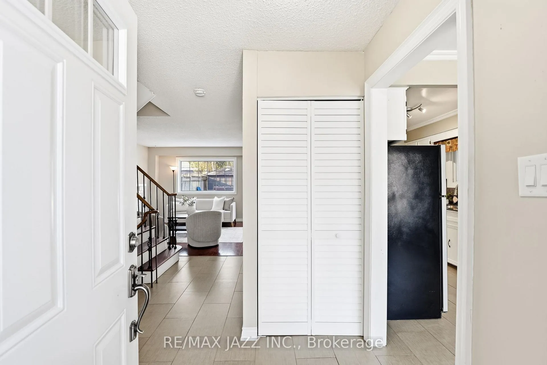 Photo 4 of 1757 Shadybrook Drive, Pickering, Amberlea — HOMEH