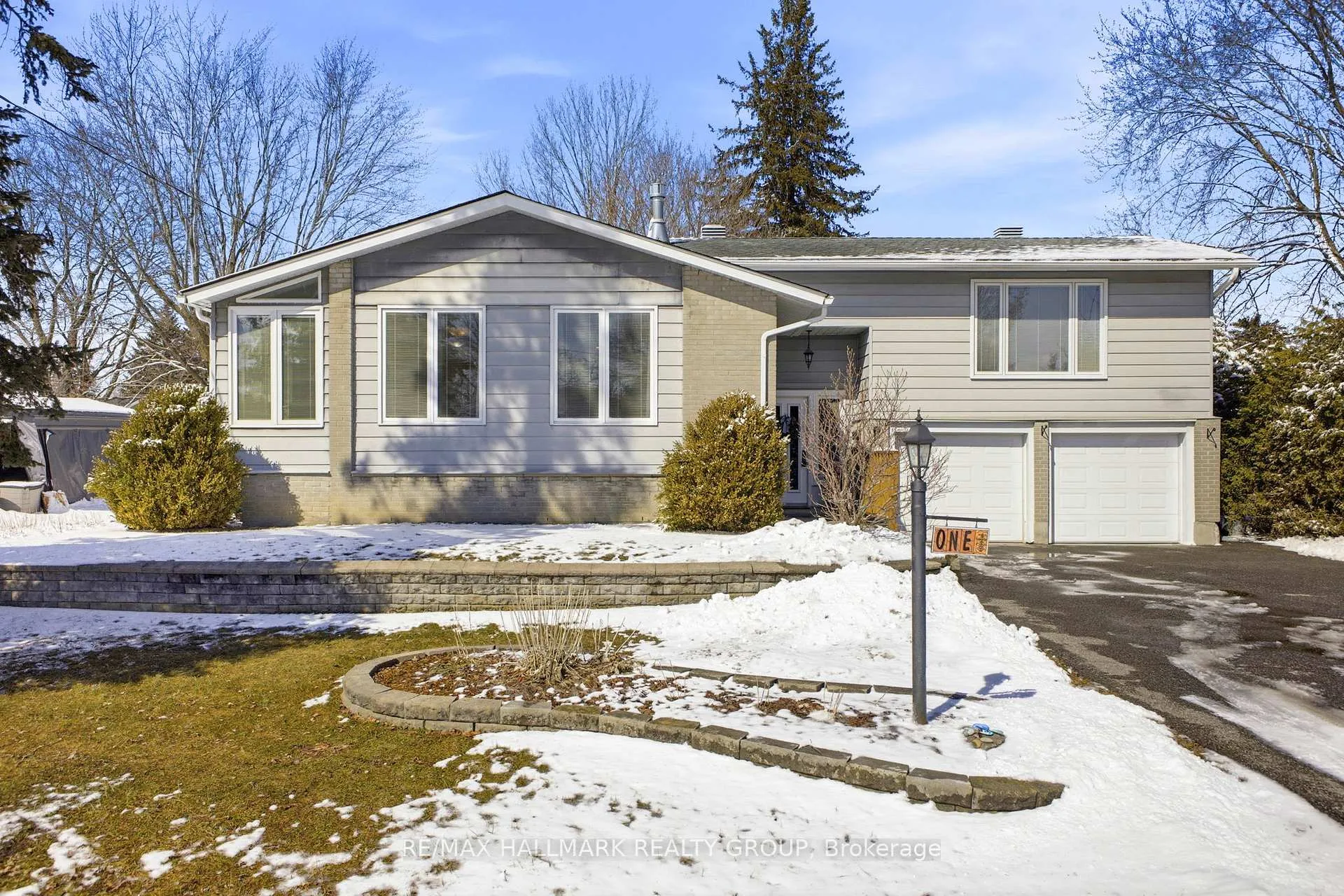Photo 2 of 1 Howden Avenue, Ottawa, Meadowlands/St. Claire Gardens — HOMEH
