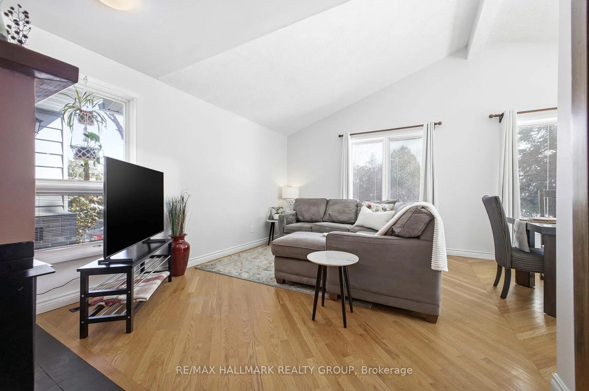 Photo 6 of 1 Howden Avenue, Ottawa, Meadowlands/St. Claire Gardens — HOMEH