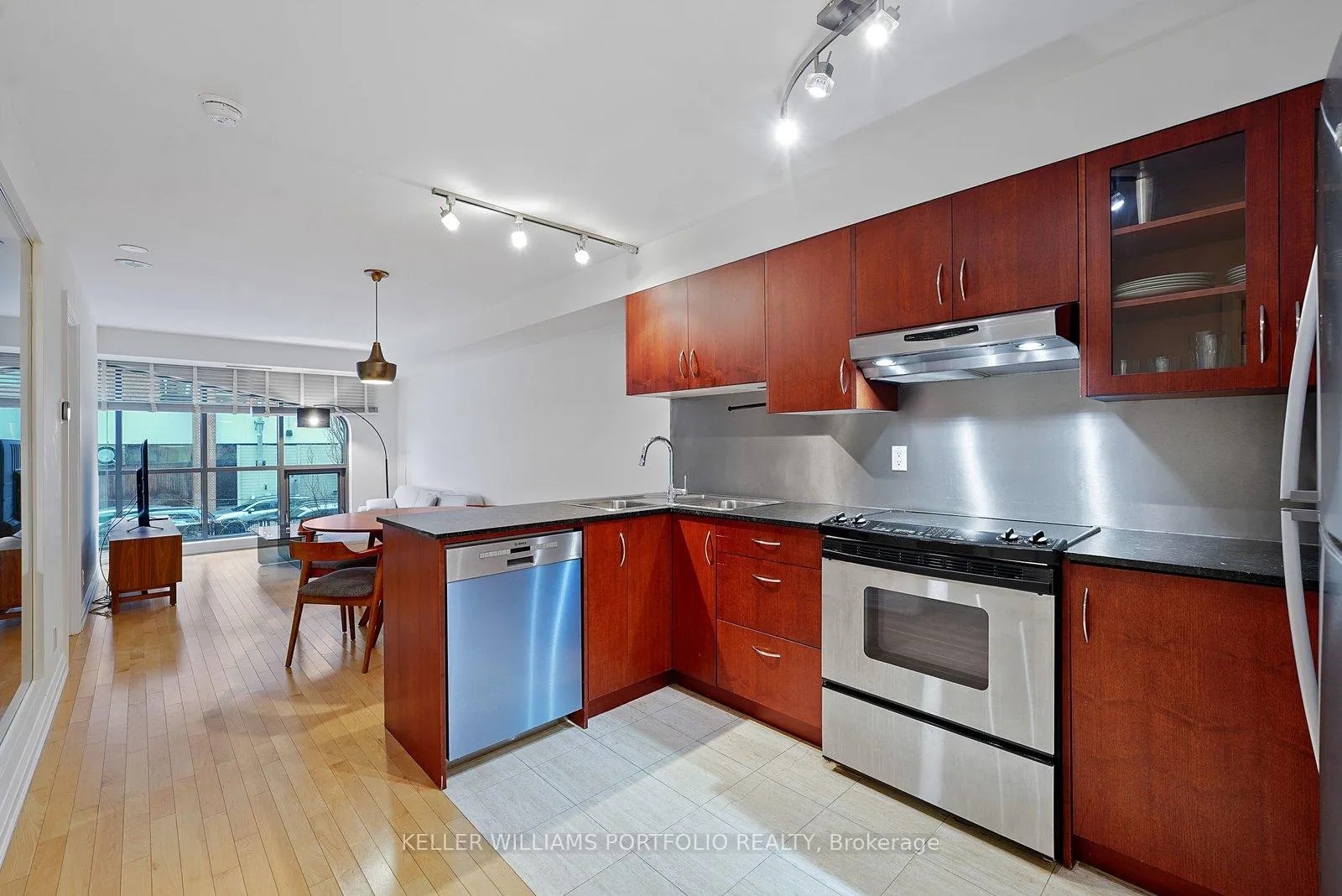 Photo 4 of Unit 205, 3 McAlpine Street, Toronto, The Annex — HOMEH