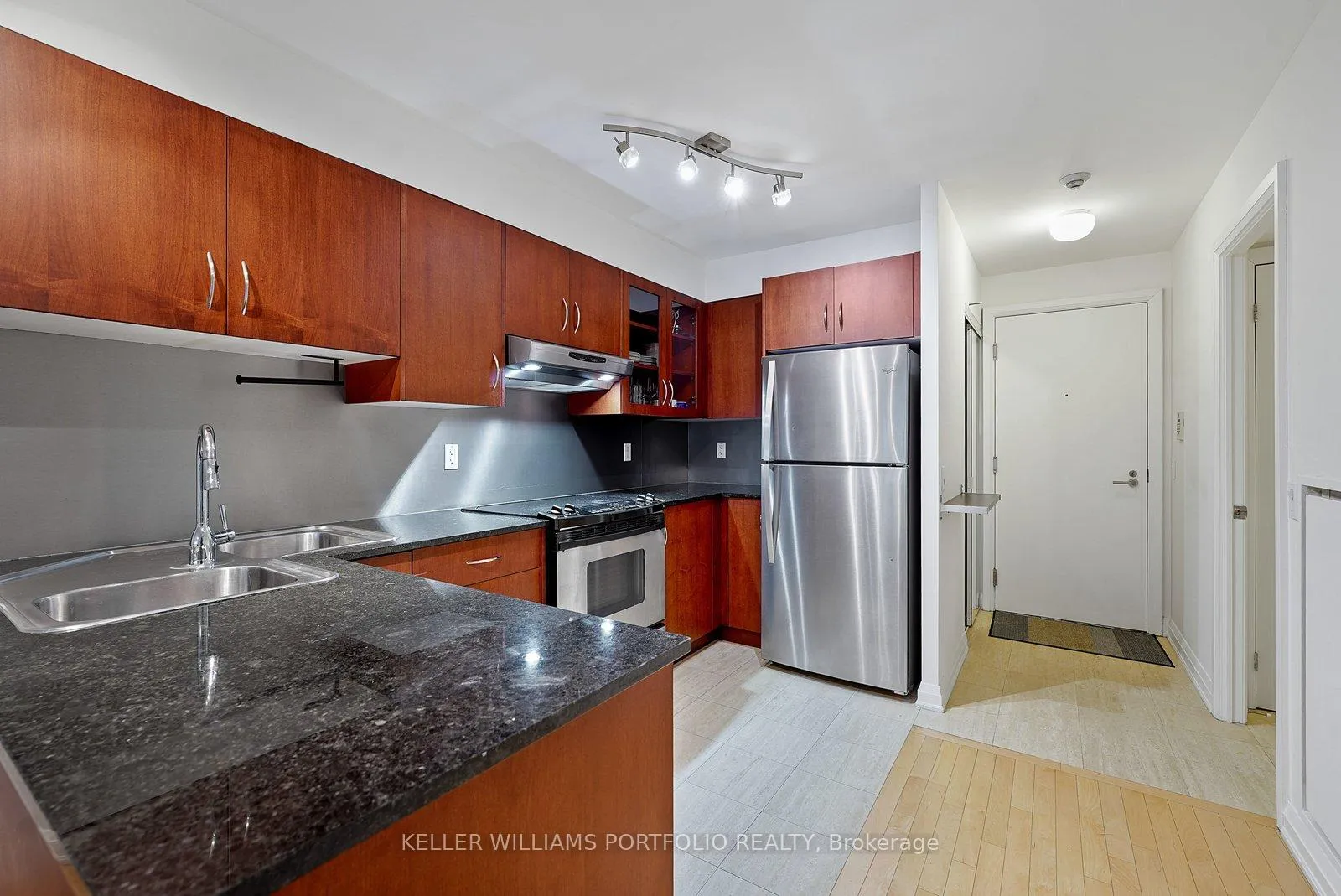 Photo 6 of Unit 205, 3 McAlpine Street, Toronto, The Annex — HOMEH