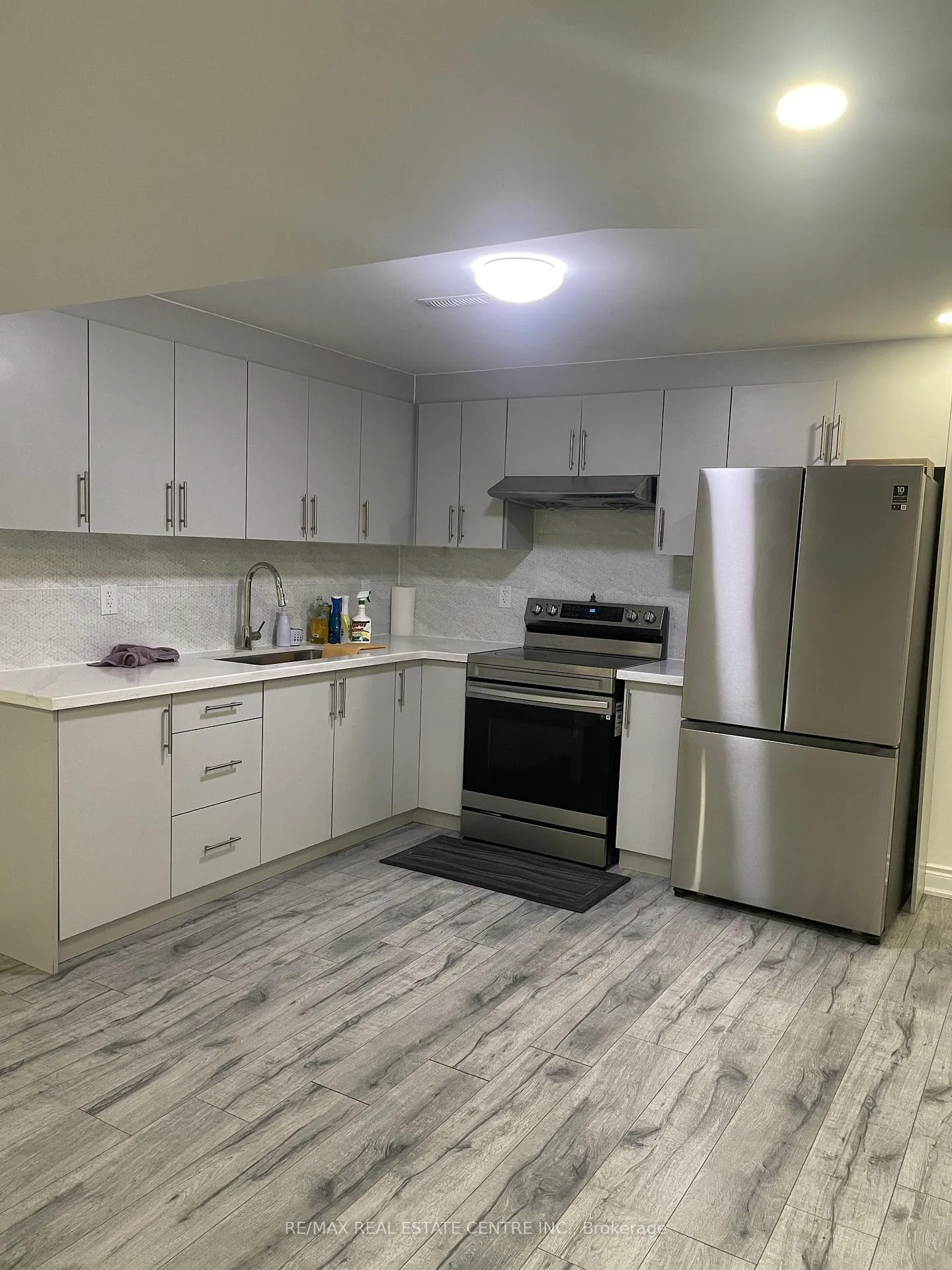 Photo 2 of 30 Roulette Crescent, Brampton, Northwest Brampton — HOMEH
