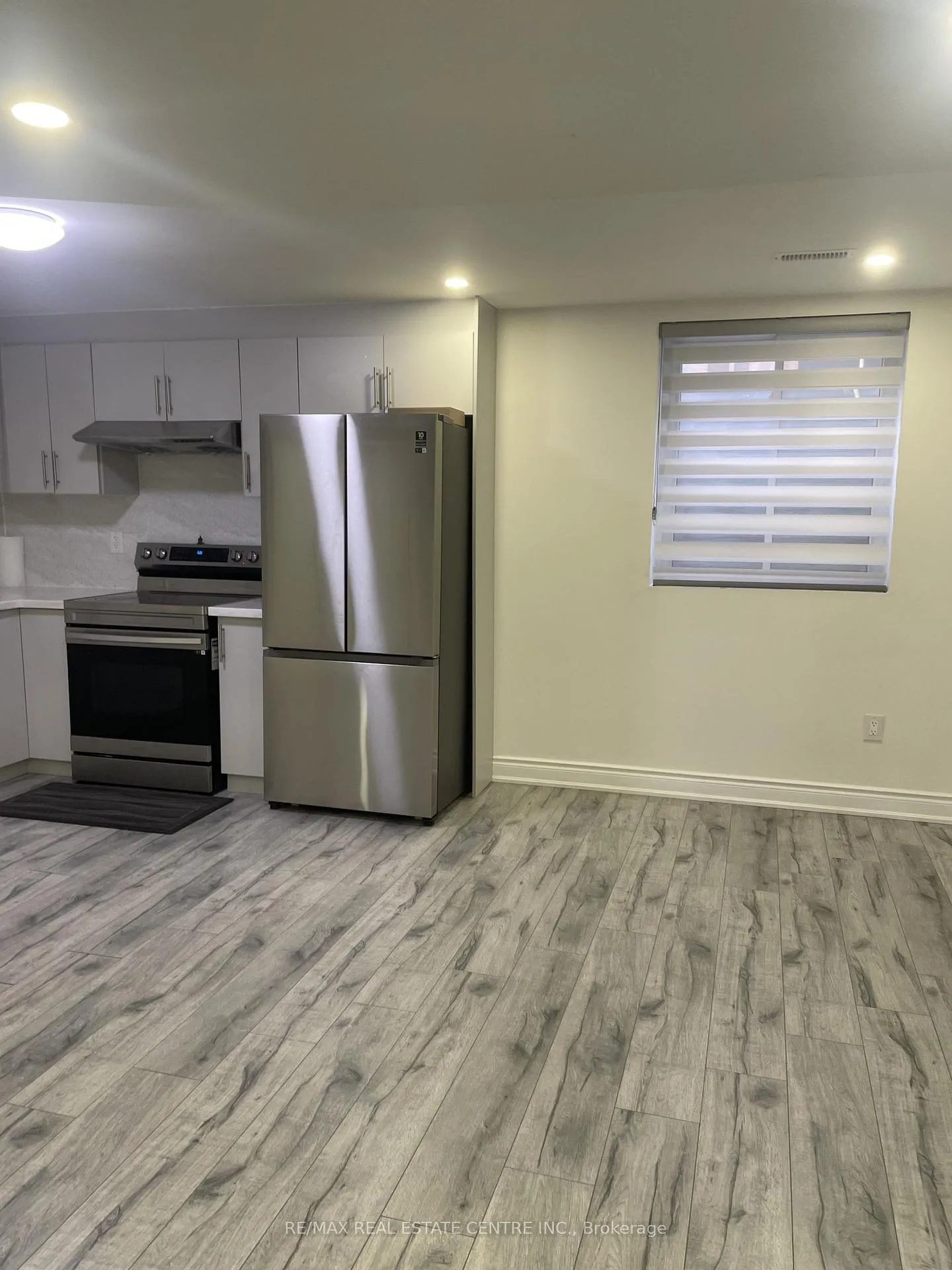 Photo 3 of 30 Roulette Crescent, Brampton, Northwest Brampton — HOMEH