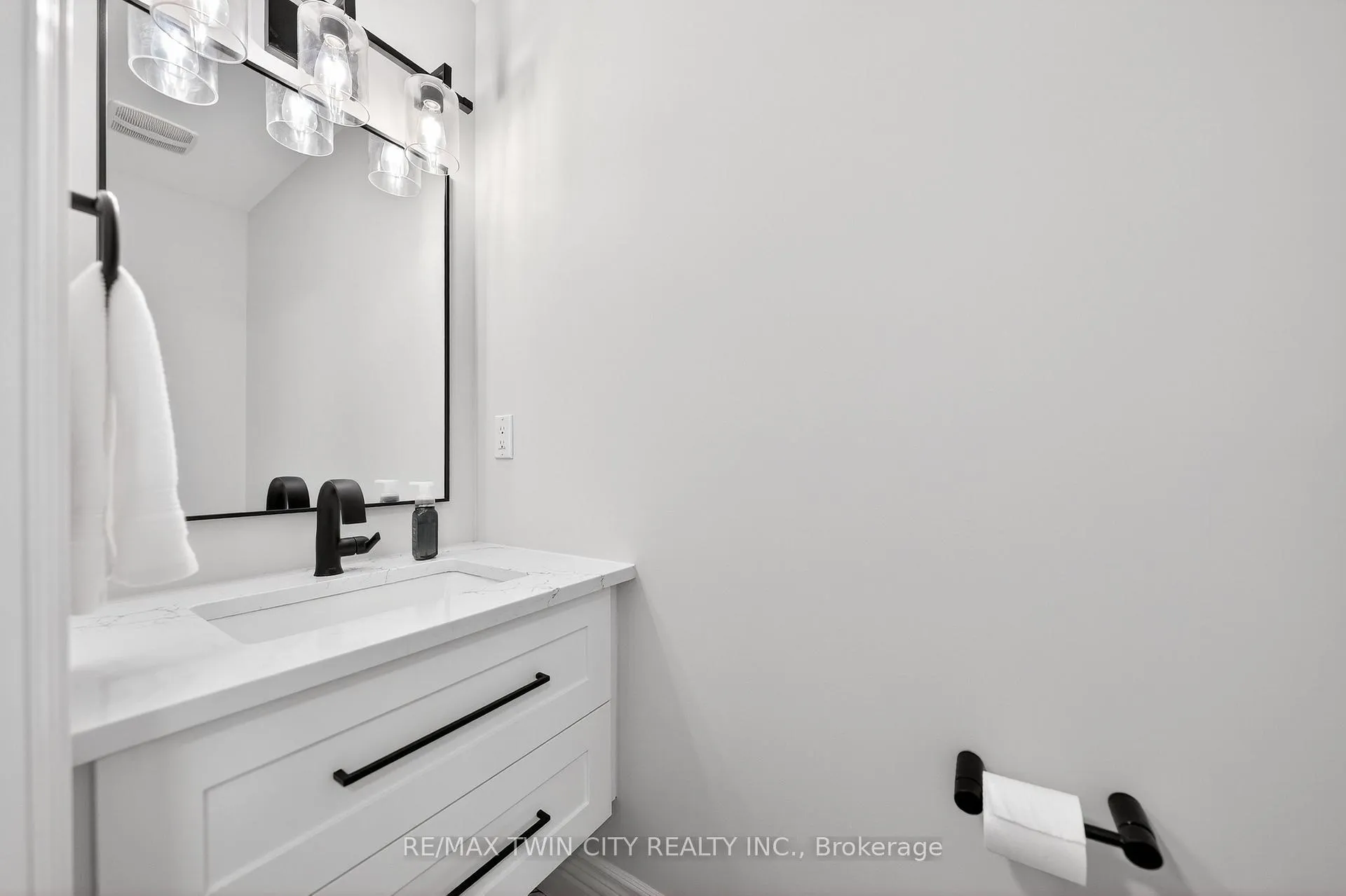 Photo 20 of 405 Rideau River Street, Waterloo — HOMEH