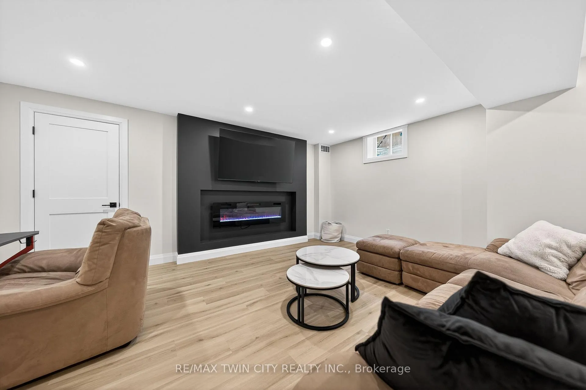 Photo 37 of 405 Rideau River Street, Waterloo — HOMEH