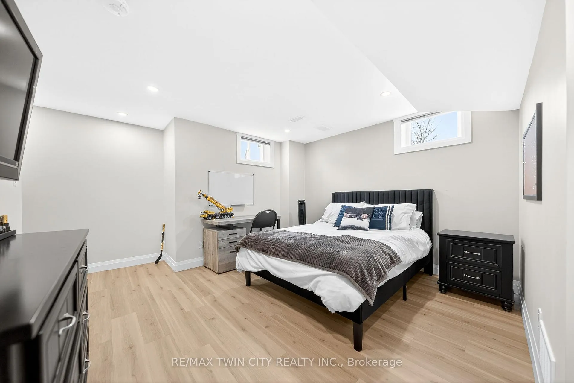 Photo 39 of 405 Rideau River Street, Waterloo — HOMEH