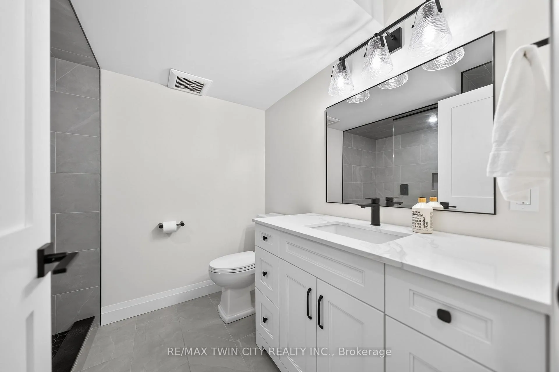 Photo 40 of 405 Rideau River Street, Waterloo — HOMEH