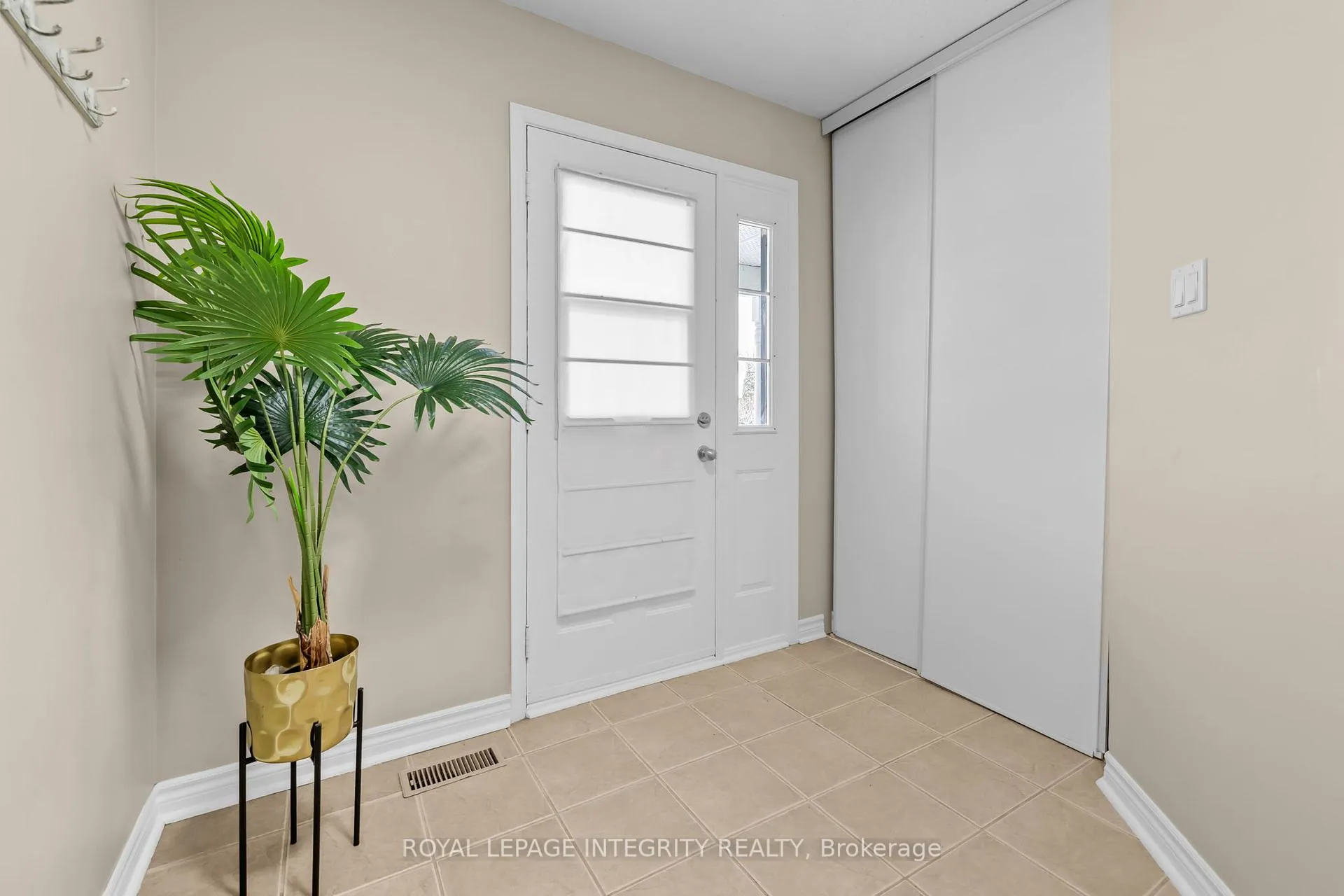 Photo 2 of 35 Randall James Drive, Ottawa, Stittsville (Central) — HOMEH