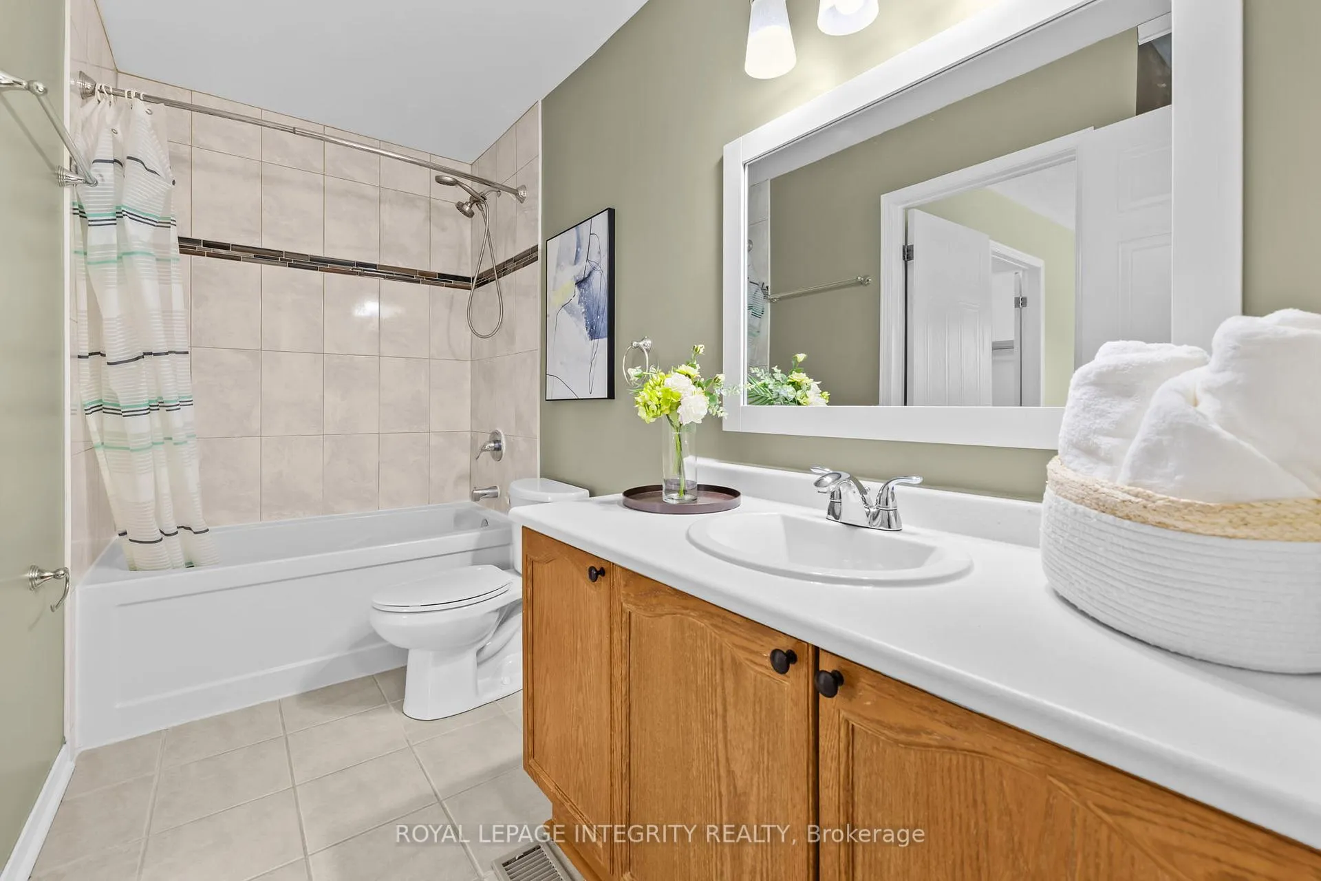 Photo 24 of 35 Randall James Drive, Ottawa, Stittsville (Central) — HOMEH