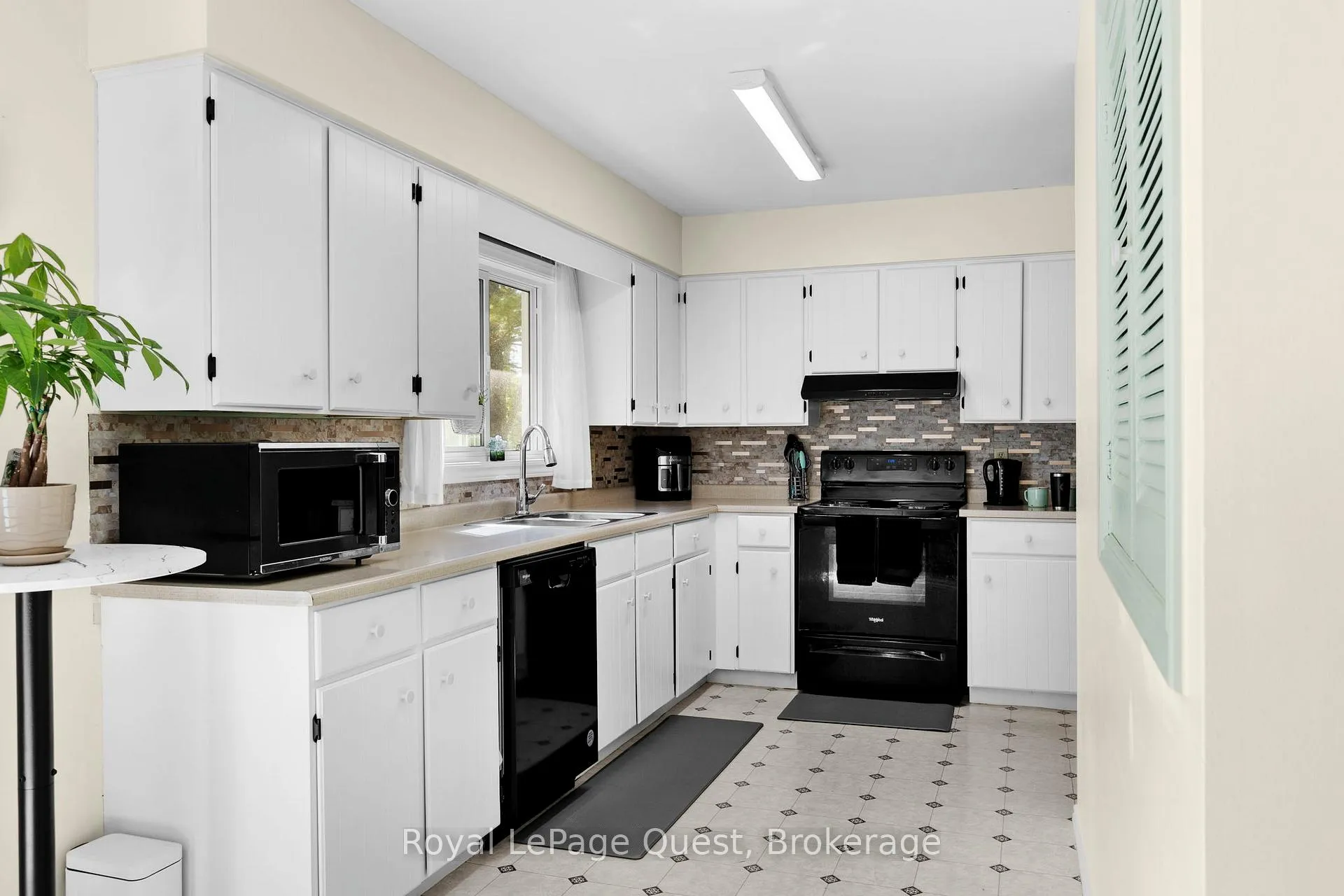 Photo 8 of 4297 Huronia Road, Severn, Rural Severn — HOMEH
