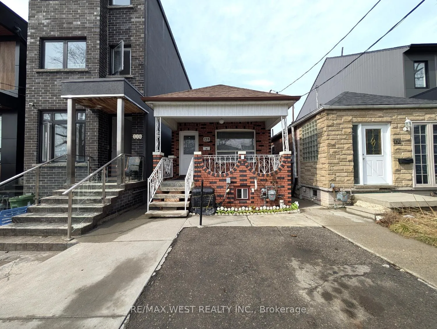 Photo 2 of Unit Main Floor, 128 Caledonia Road, Toronto, Corso Italia-Davenport — HOMEH