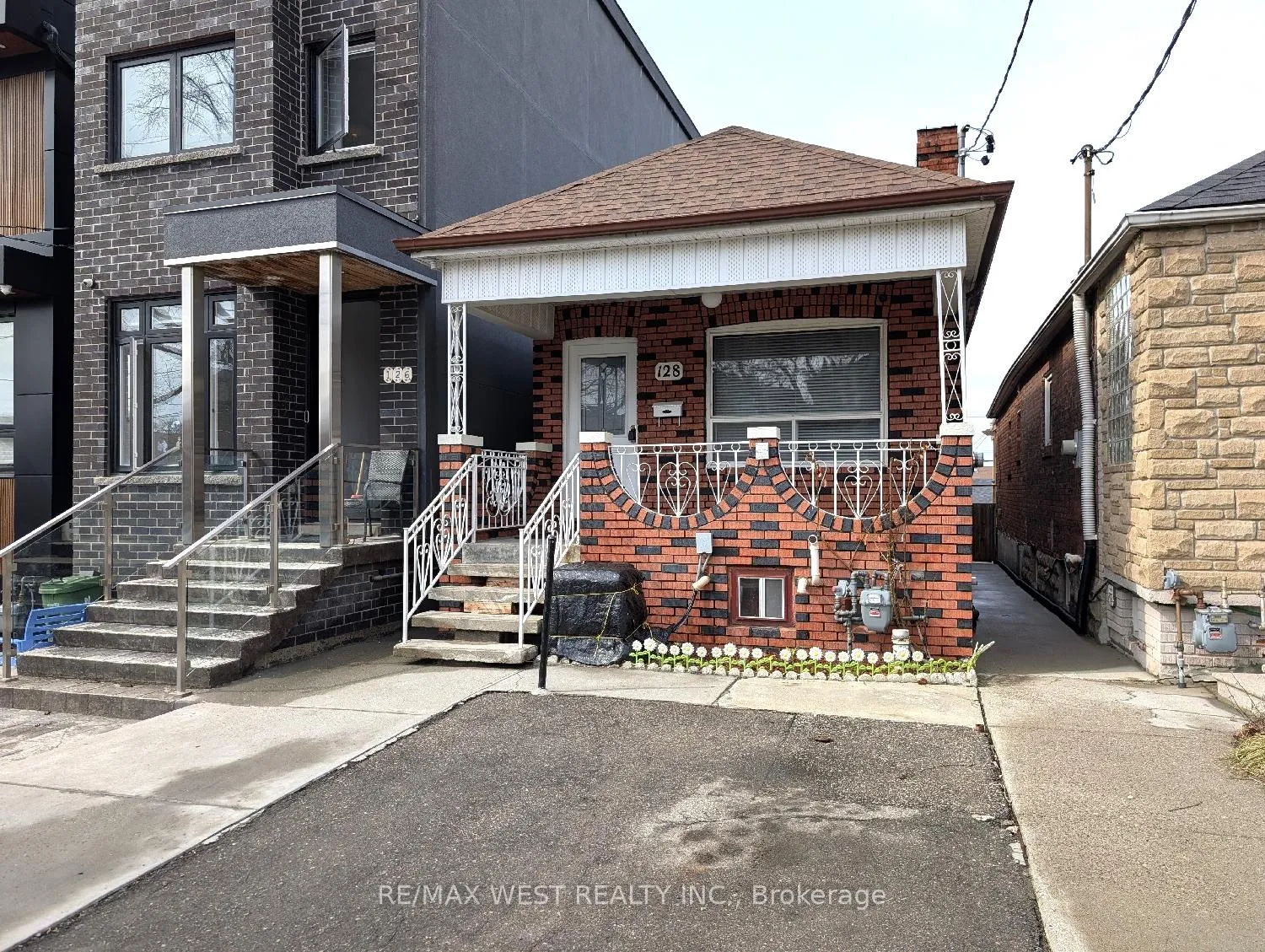 Photo 3 of Unit Main Floor, 128 Caledonia Road, Toronto, Corso Italia-Davenport — HOMEH