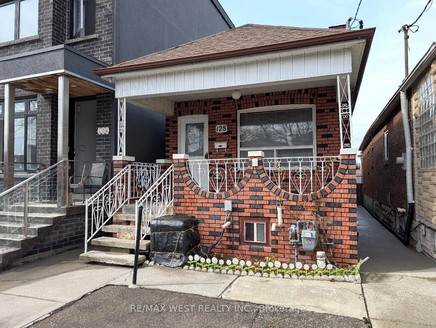 Photo 4 of Unit Main Floor, 128 Caledonia Road, Toronto, Corso Italia-Davenport — HOMEH