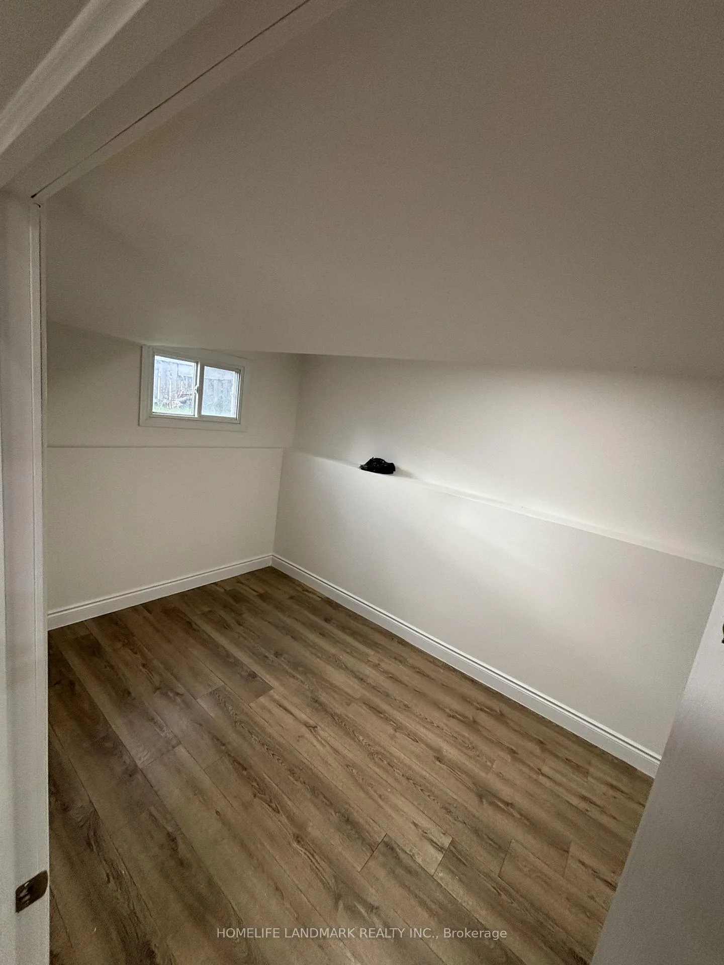 Photo 4 of 62 Austen Lane N, Barrie, Letitia Heights — HOMEH