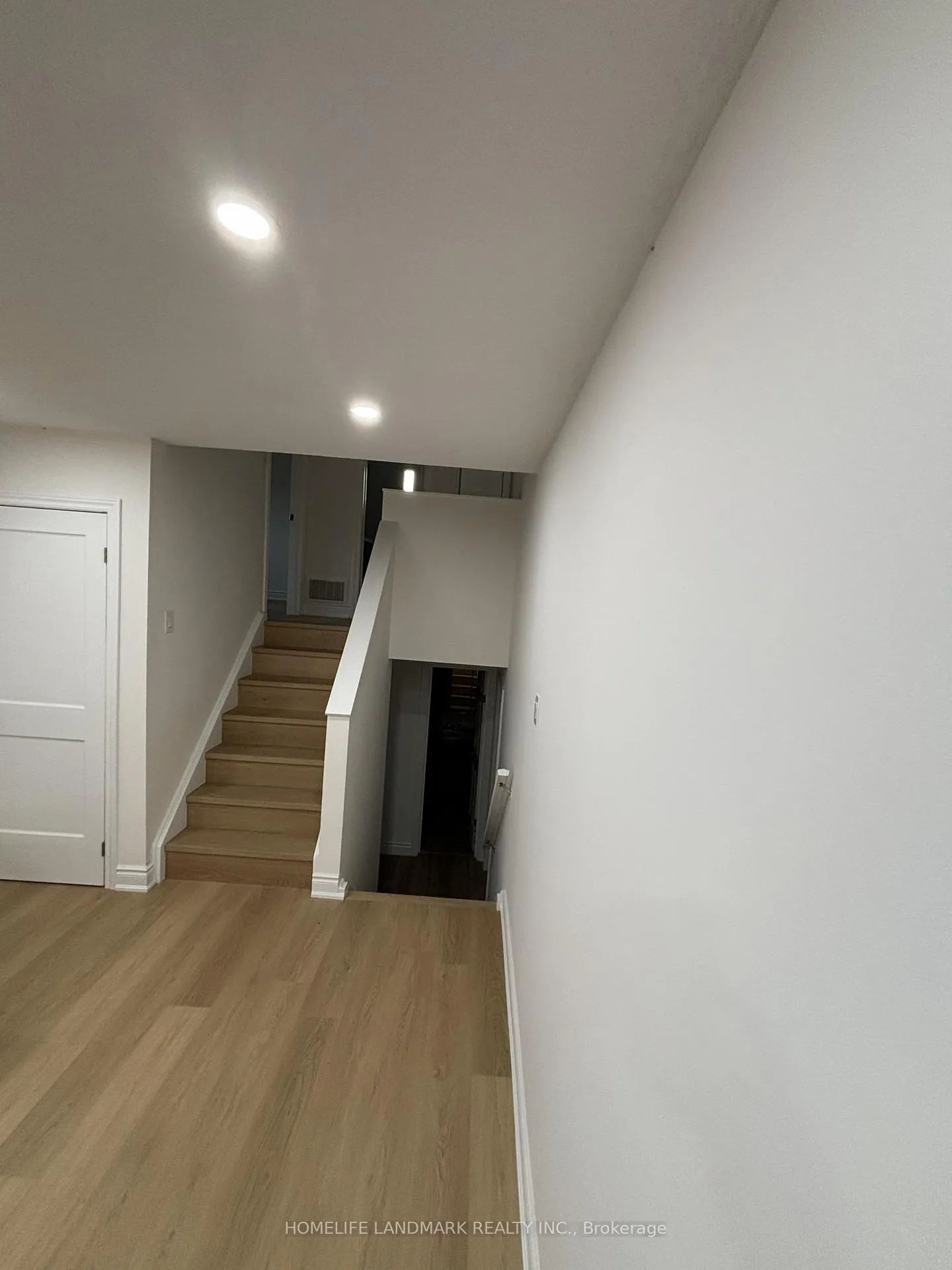 Photo 5 of 62 Austen Lane N, Barrie, Letitia Heights — HOMEH