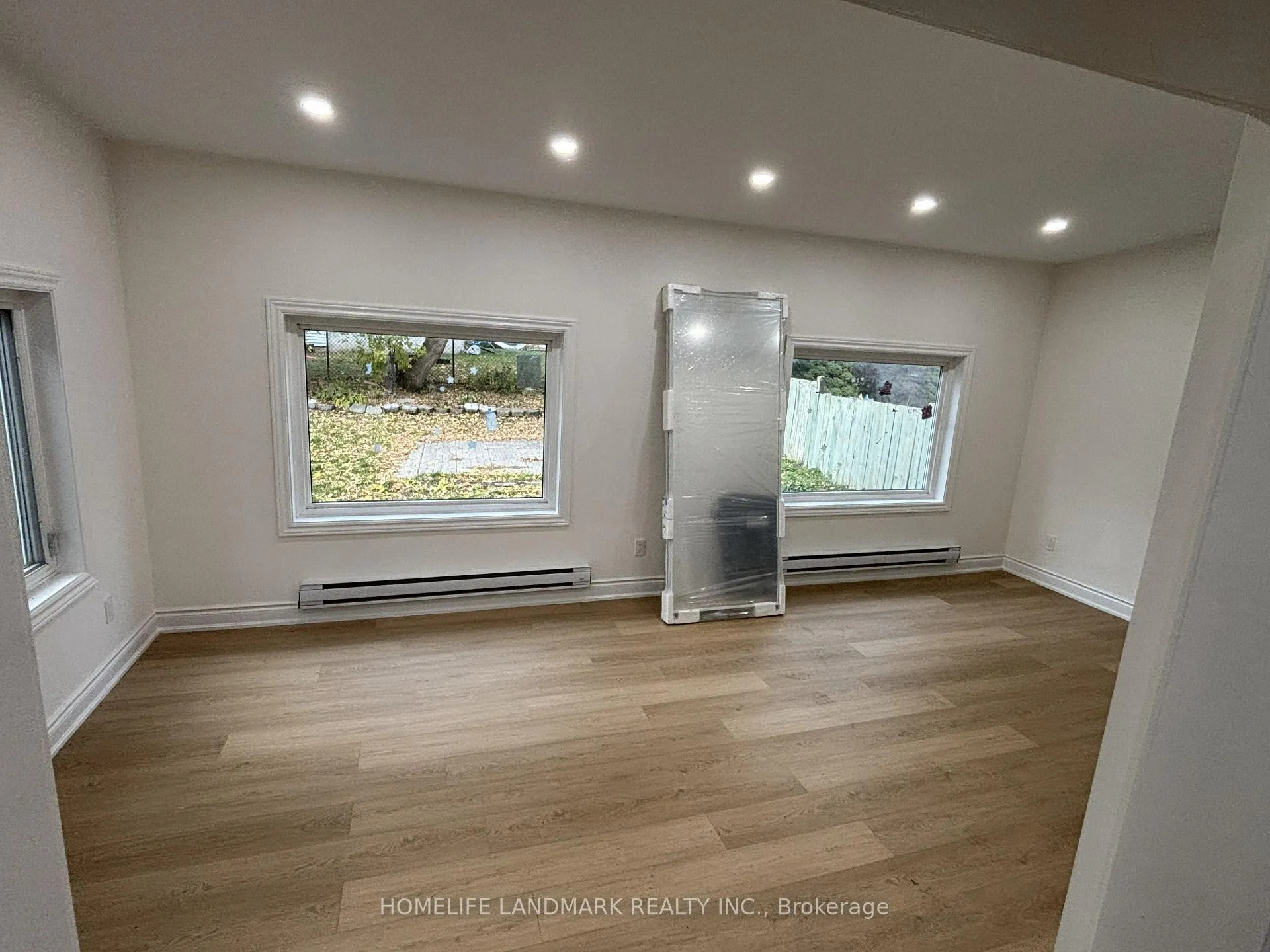 Photo 6 of 62 Austen Lane N, Barrie, Letitia Heights — HOMEH