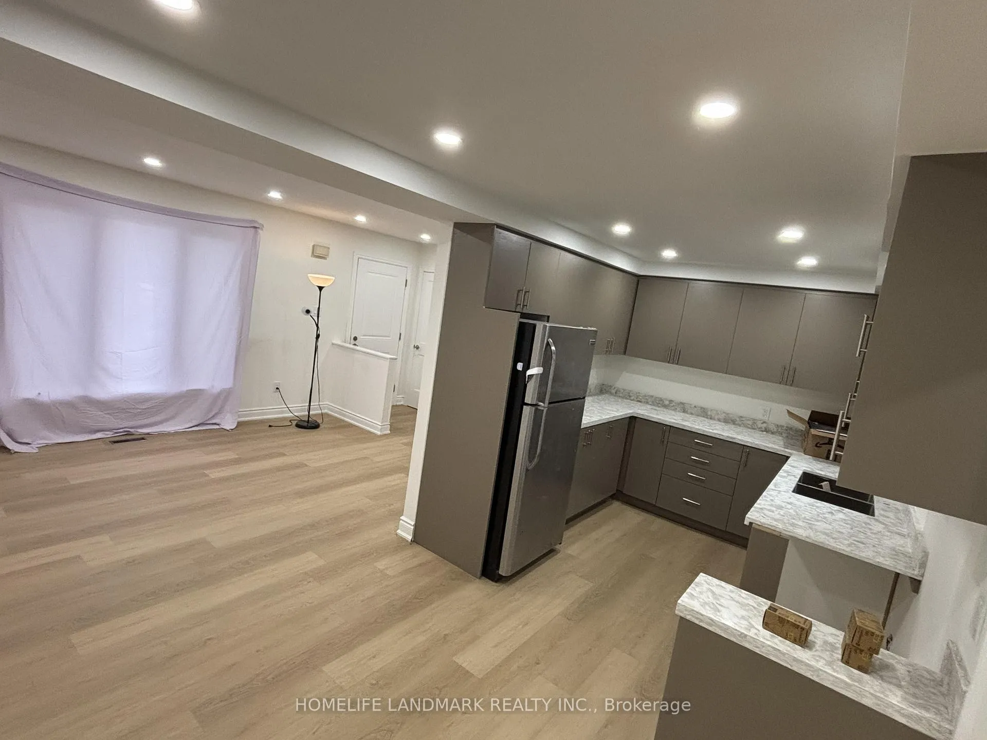 Photo 7 of 62 Austen Lane N, Barrie, Letitia Heights — HOMEH