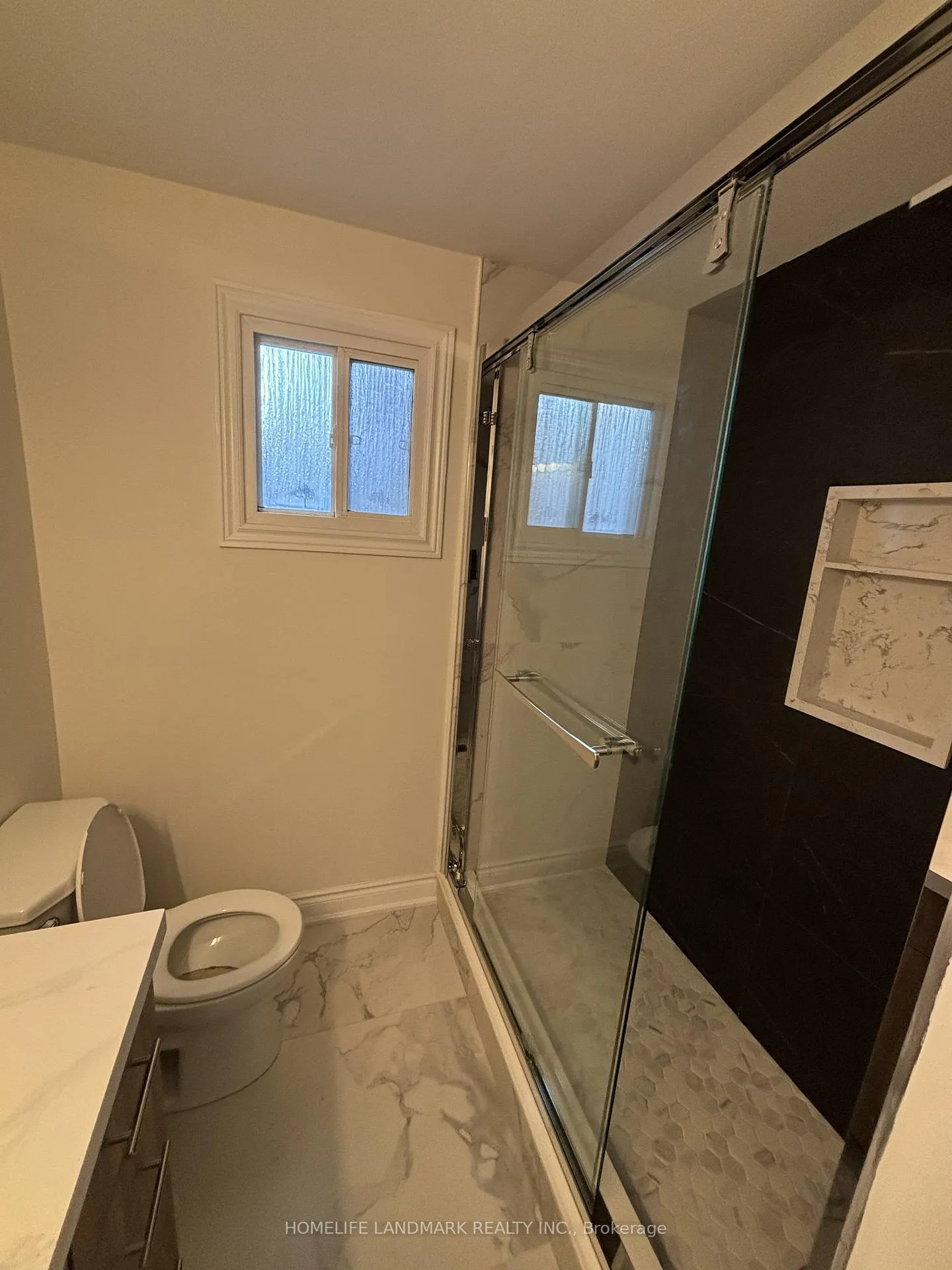 Photo 10 of 62 Austen Lane N, Barrie, Letitia Heights — HOMEH