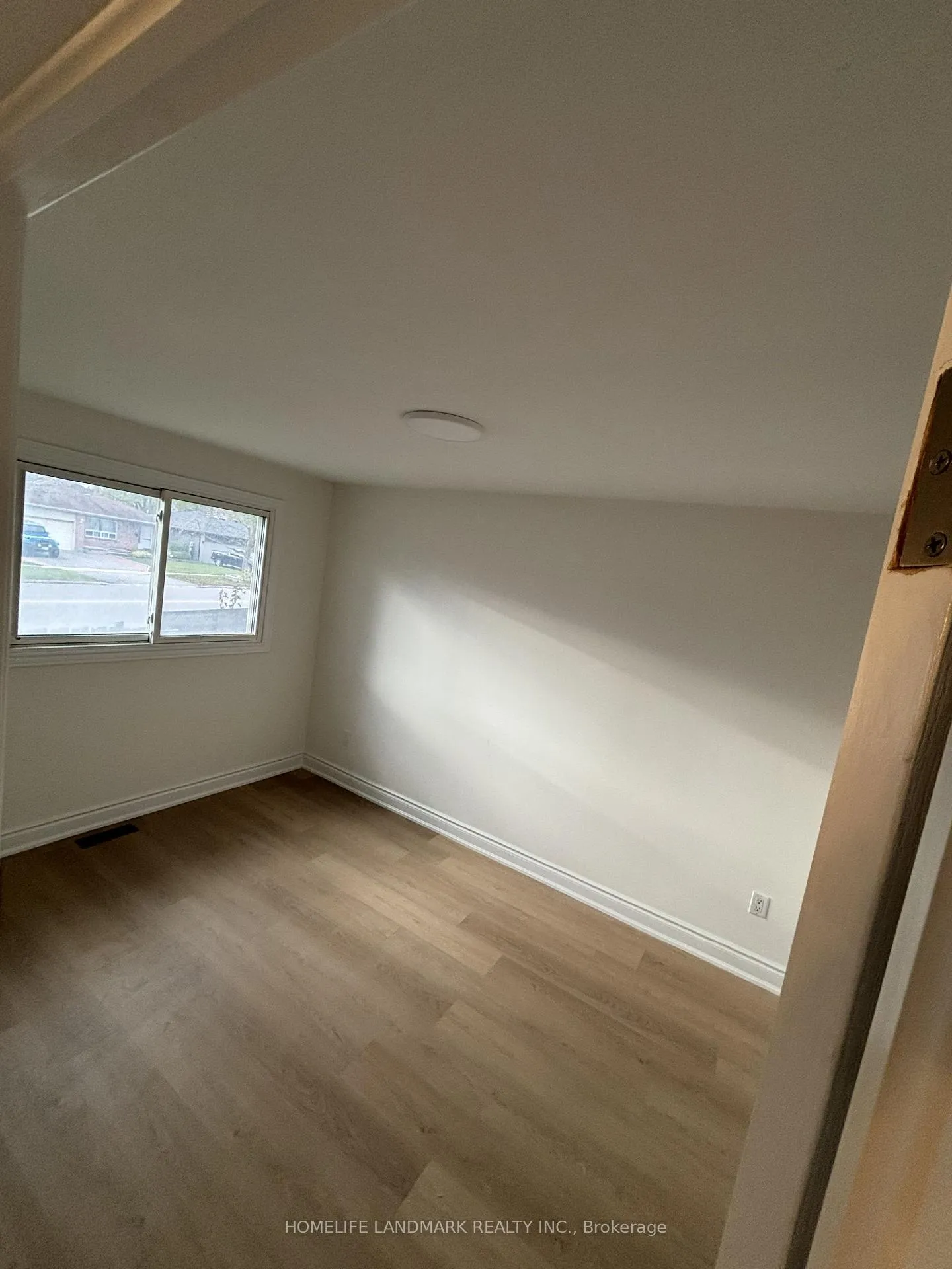 Photo 12 of 62 Austen Lane N, Barrie, Letitia Heights — HOMEH